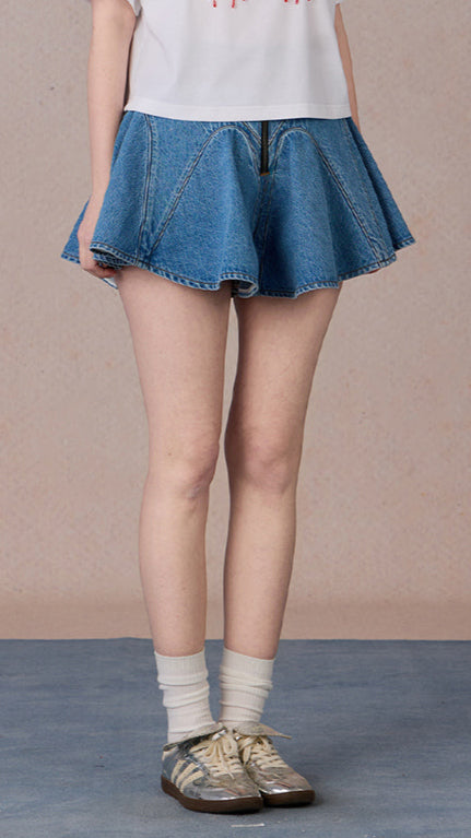 Model wearing floral-shaped pod skirt with relaxed fit – WEANCHEAM