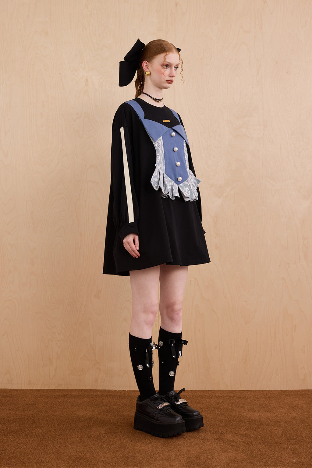Model wearing cotton twill faux two-piece T-shirt with cinched waist – WEANCHEAM