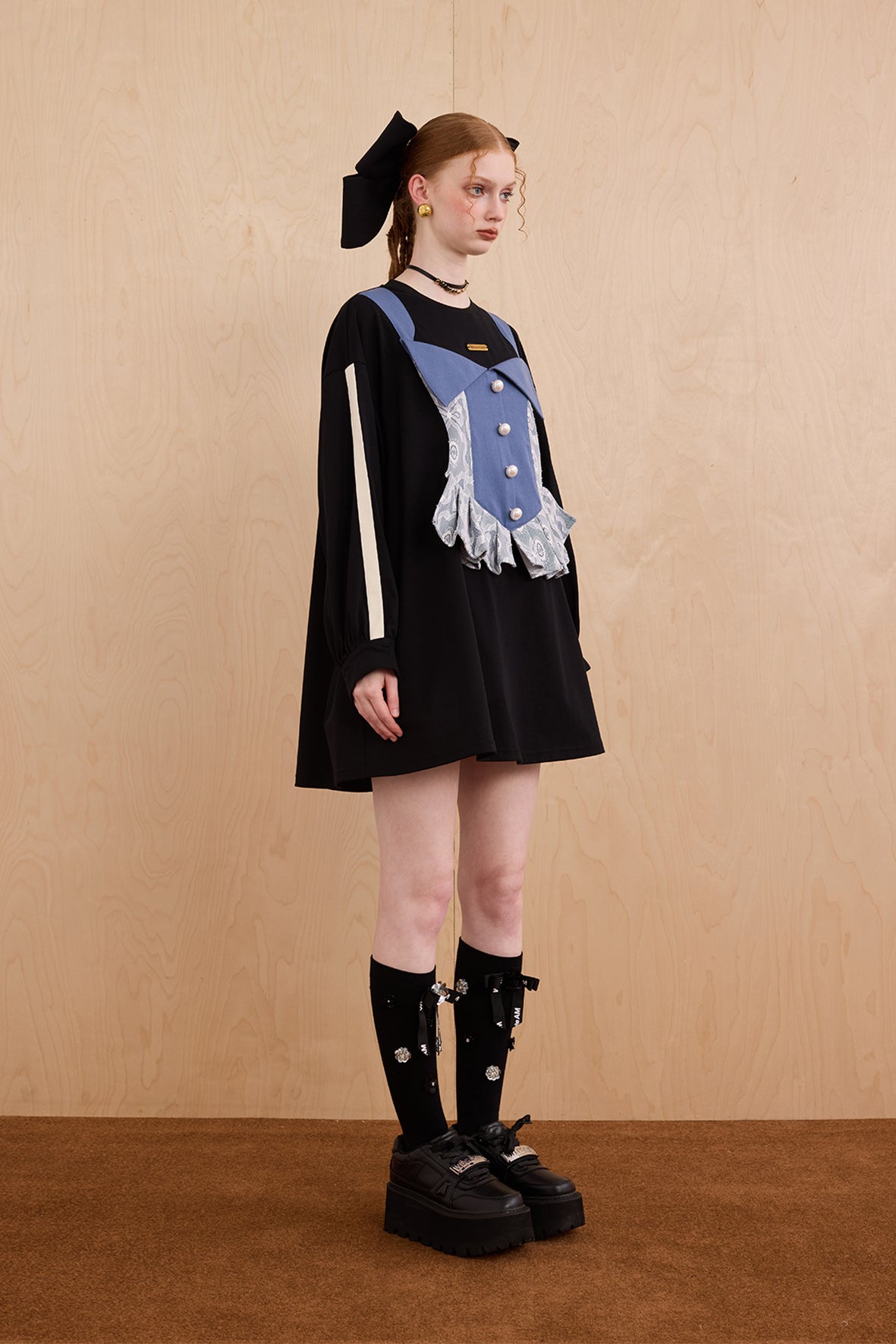 Model wearing cotton twill faux two-piece T-shirt with cinched waist – WEANCHEAM
