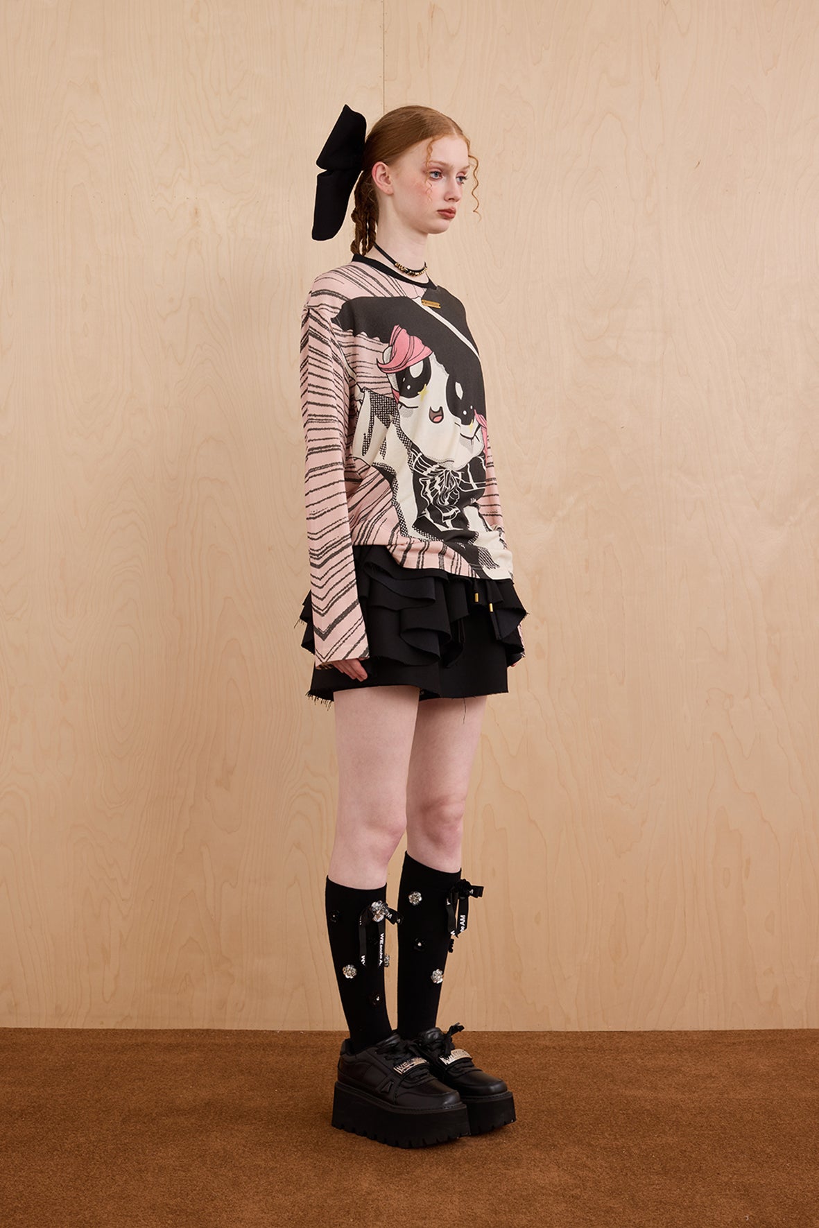 Model wearing gray anime knit pullover with relaxed silhouette – WEANCHEAM