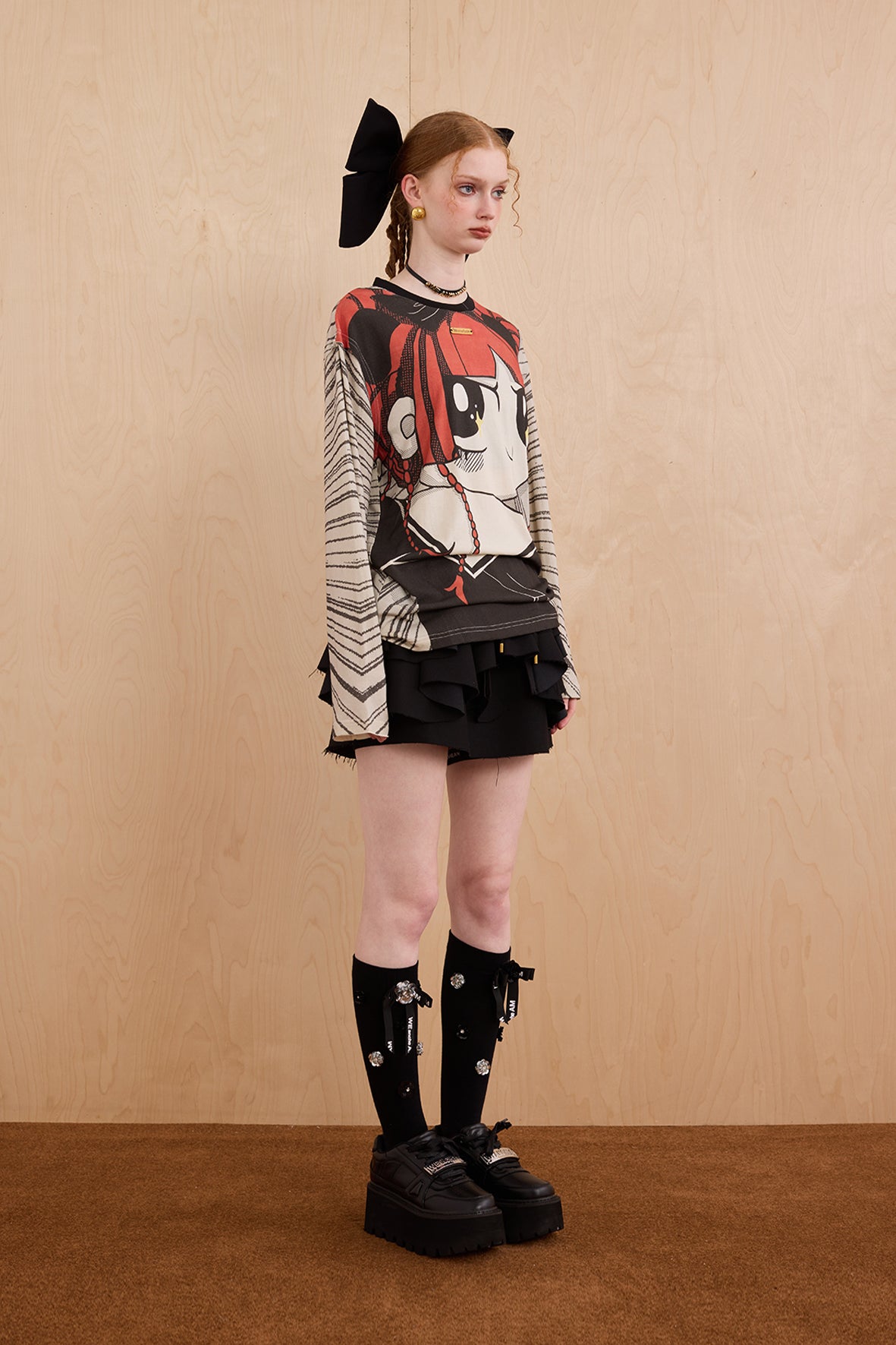 Model wearing gray anime knit pullover with relaxed silhouette – WEANCHEAM