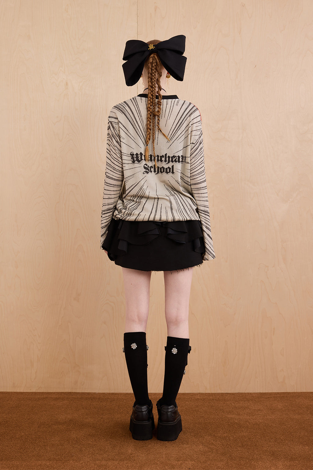 Model wearing gray anime knit pullover with relaxed silhouette – WEANCHEAM