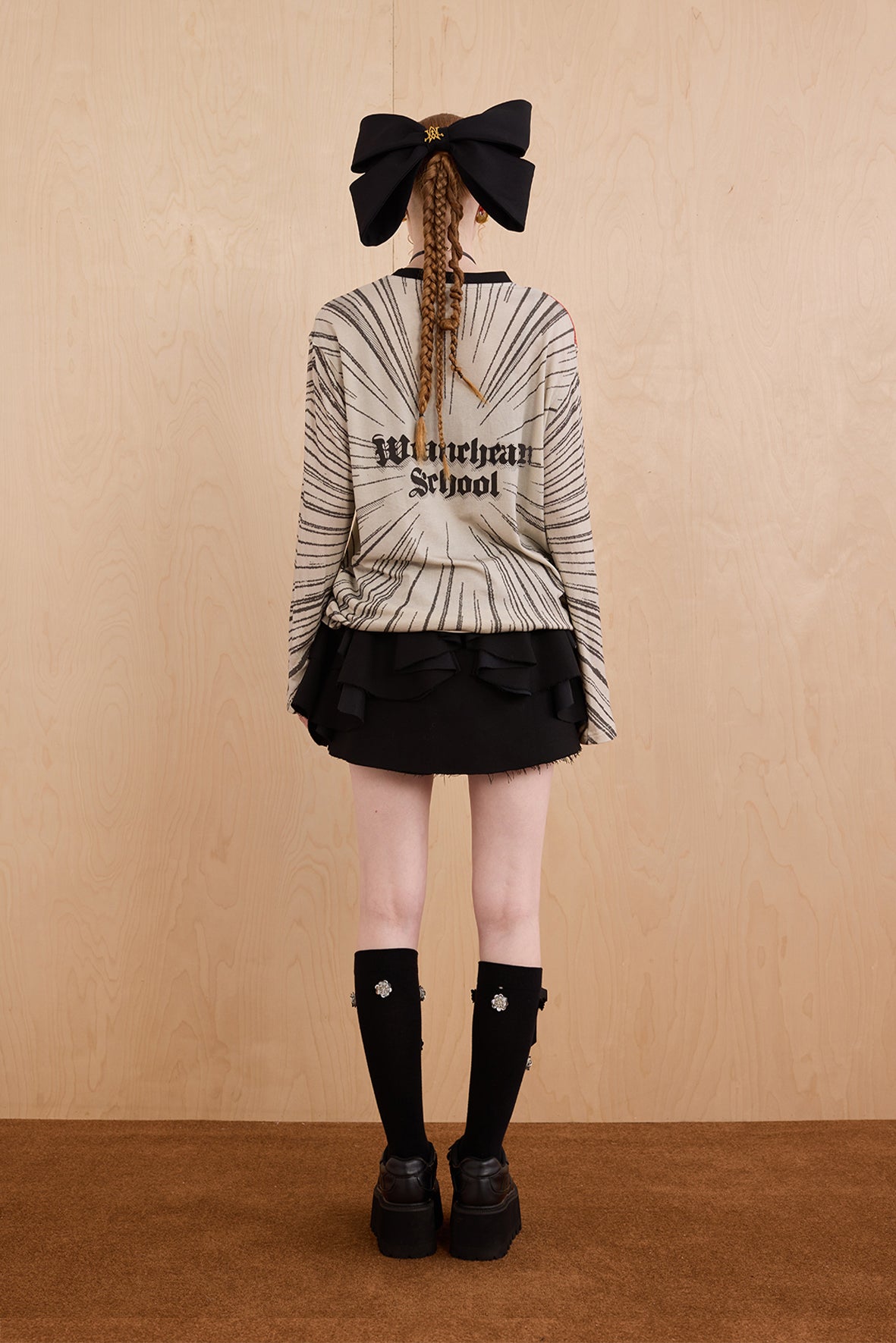Model wearing gray anime knit pullover with relaxed silhouette – WEANCHEAM