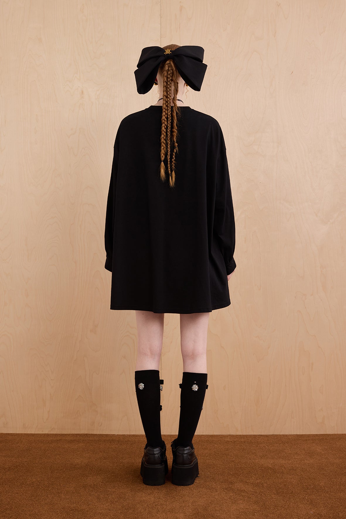 Model wearing cotton twill faux two-piece T-shirt with cinched waist – WEANCHEAM