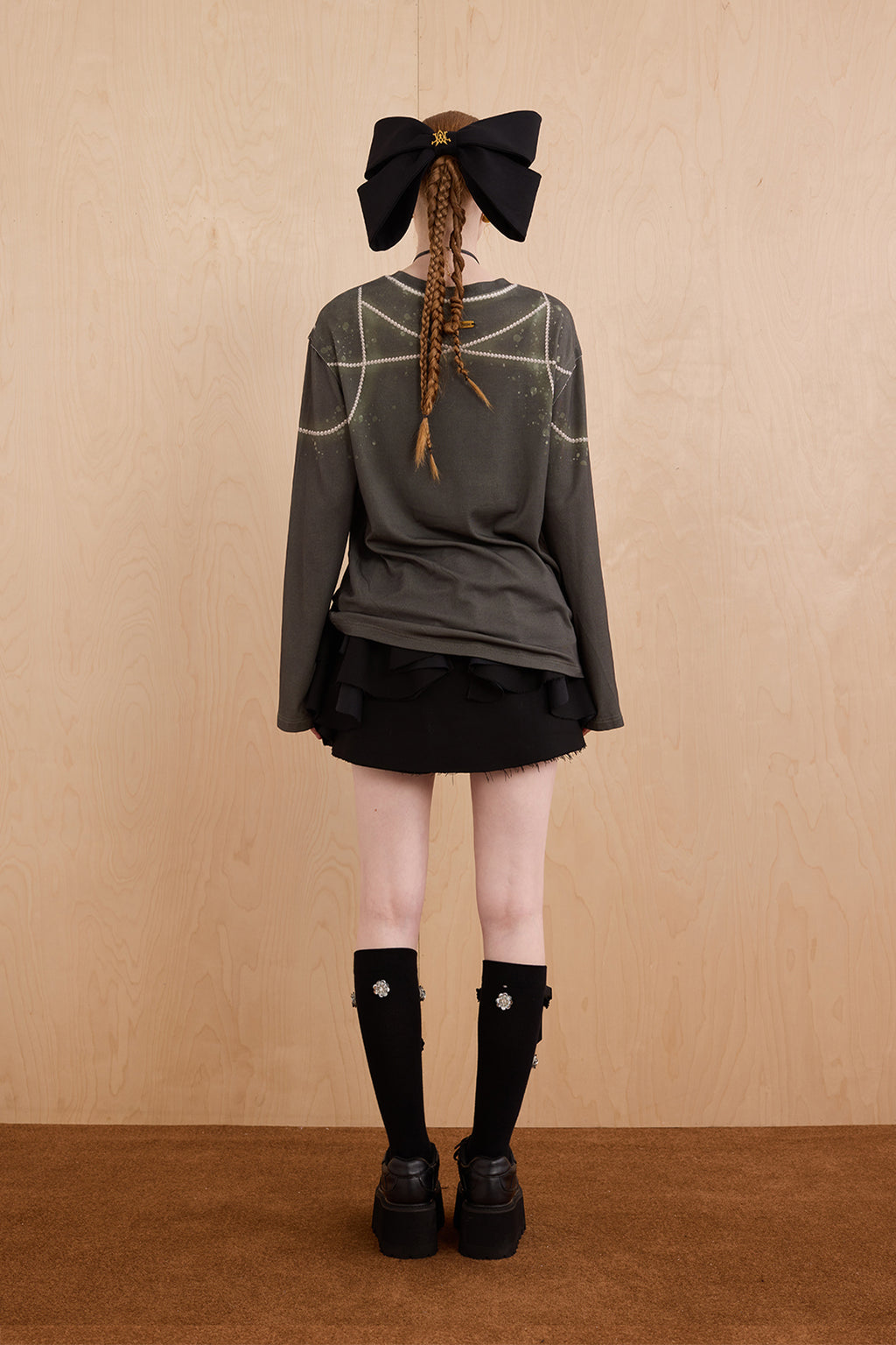 Model in wool-cashmere sweater with crystal chandelier graphic – WEANCHEAM