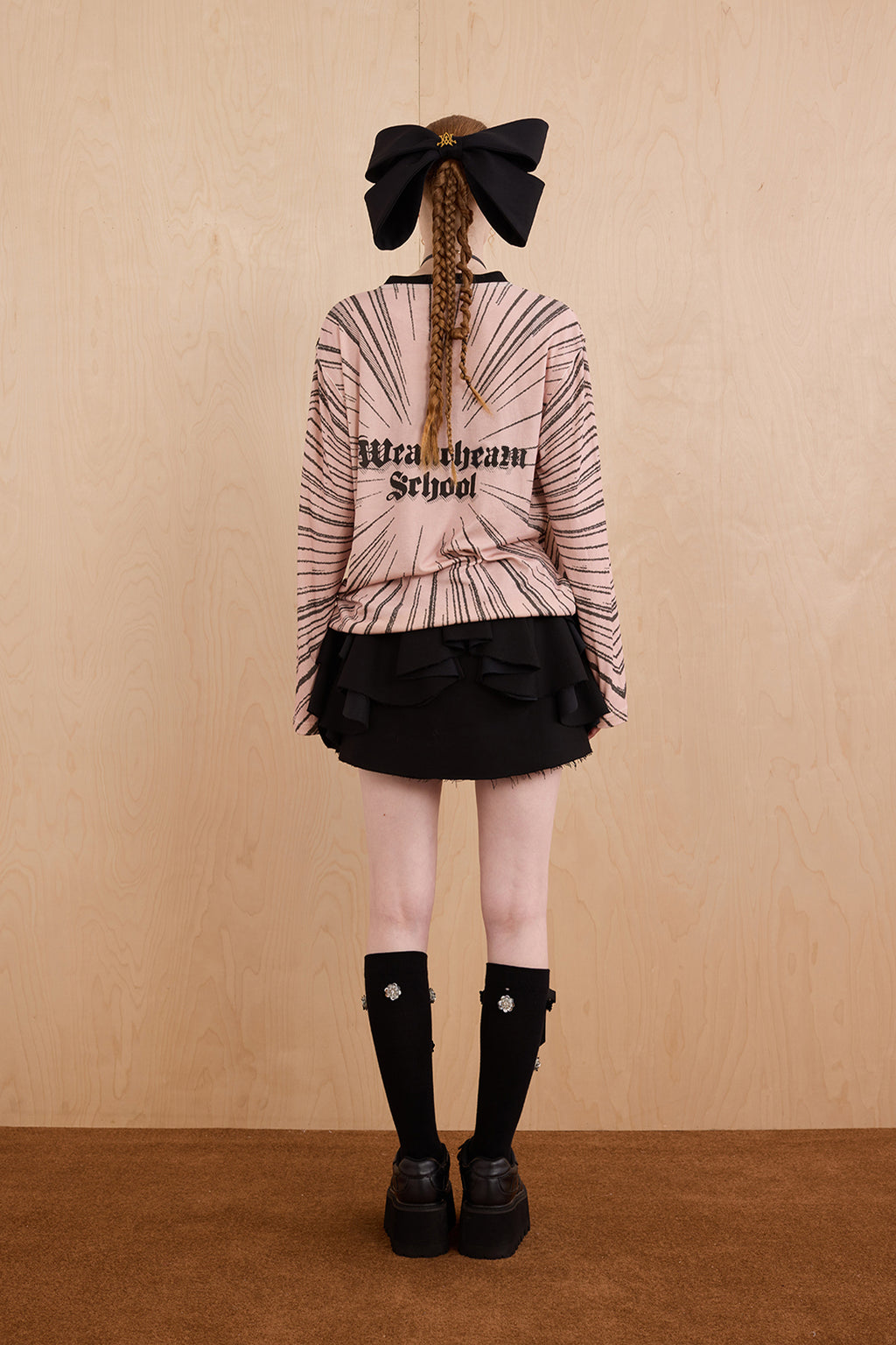 Model wearing gray anime knit pullover with relaxed silhouette – WEANCHEAM