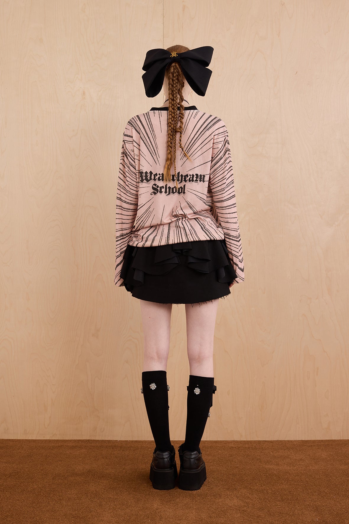 Model wearing gray anime knit pullover with relaxed silhouette – WEANCHEAM
