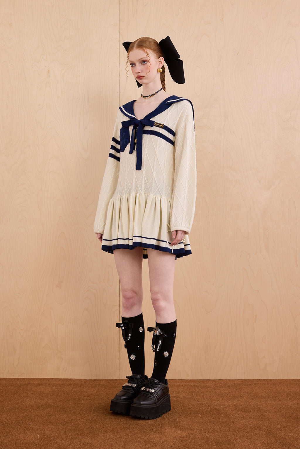Model in academic-style two-piece knit dress with winter charm – WEANCHEAM
