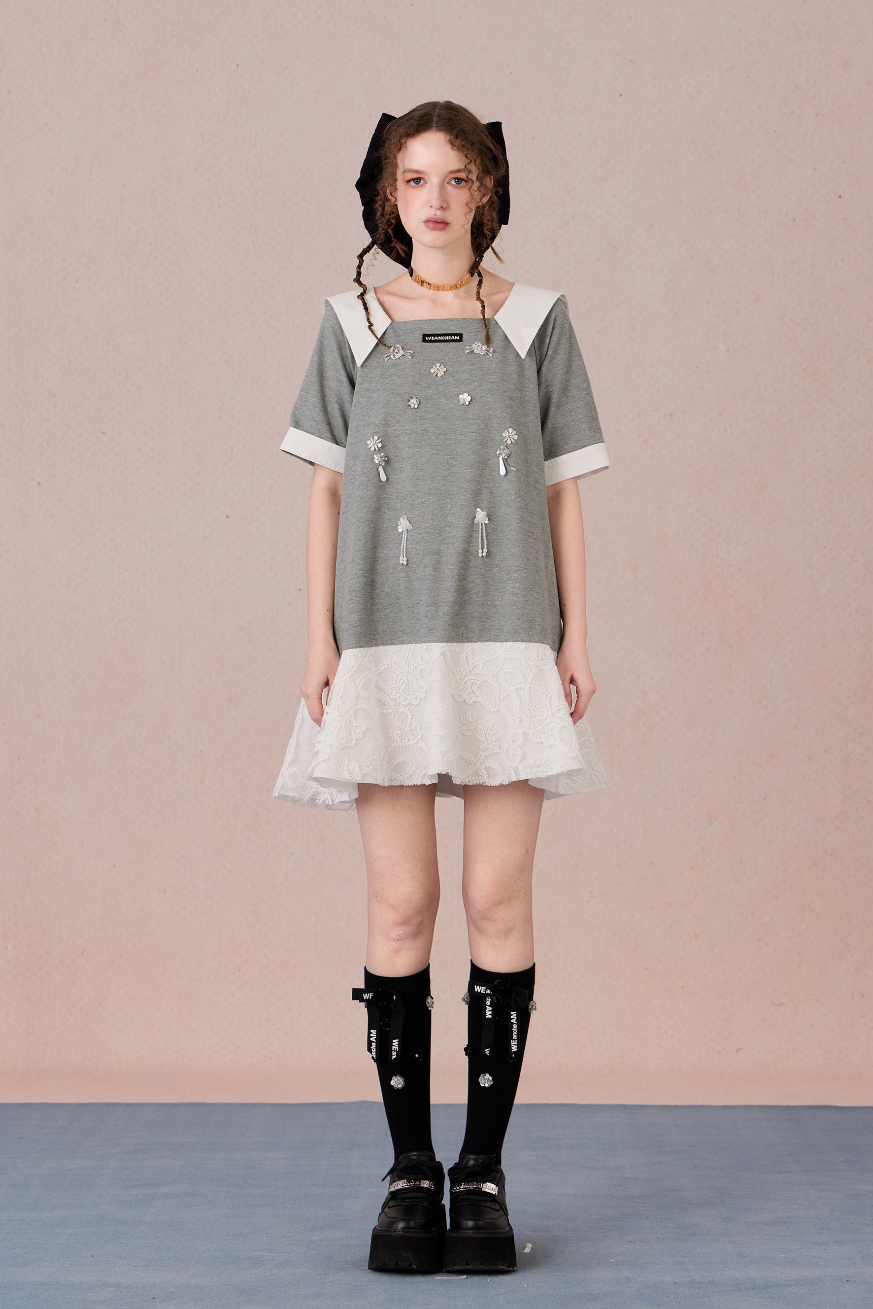 Relaxed fit floral cotton dress with navy border and romantic lace hemline