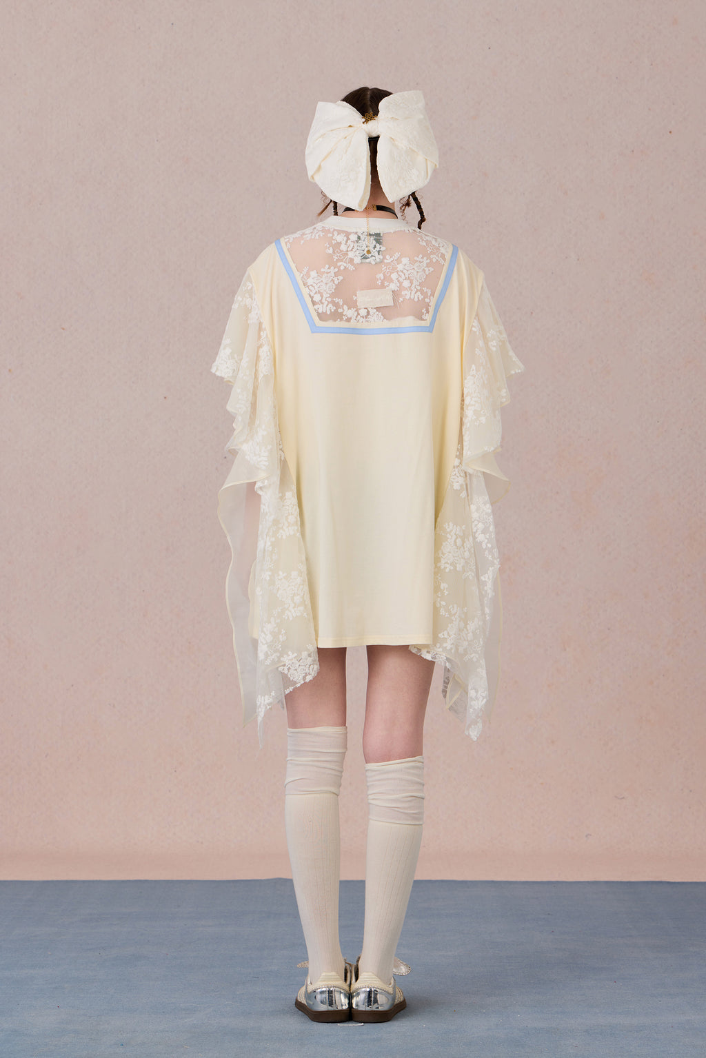Relaxed fit cotton dress with lace insets along sleeves and back