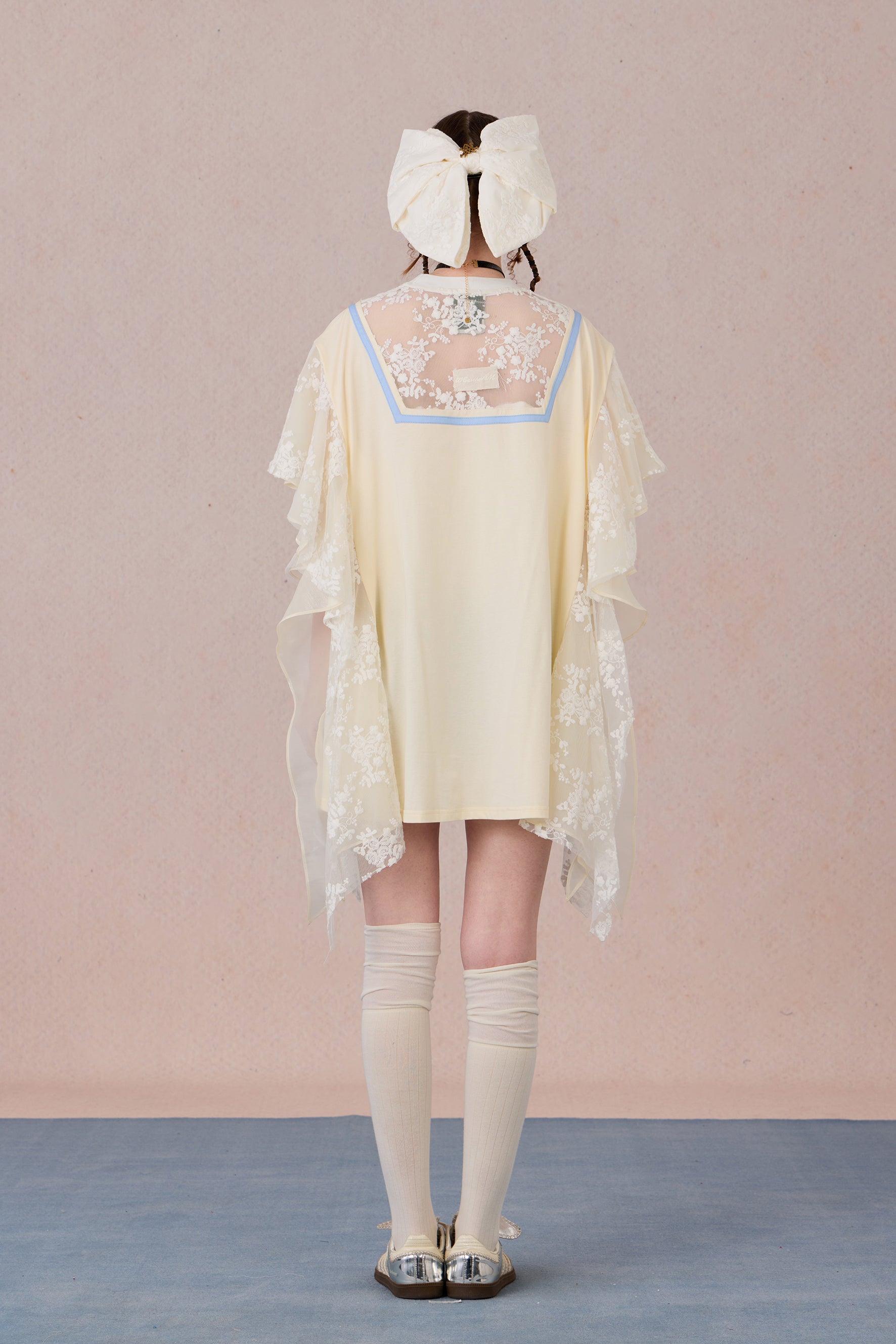 Relaxed fit cotton dress with lace insets along sleeves and back
