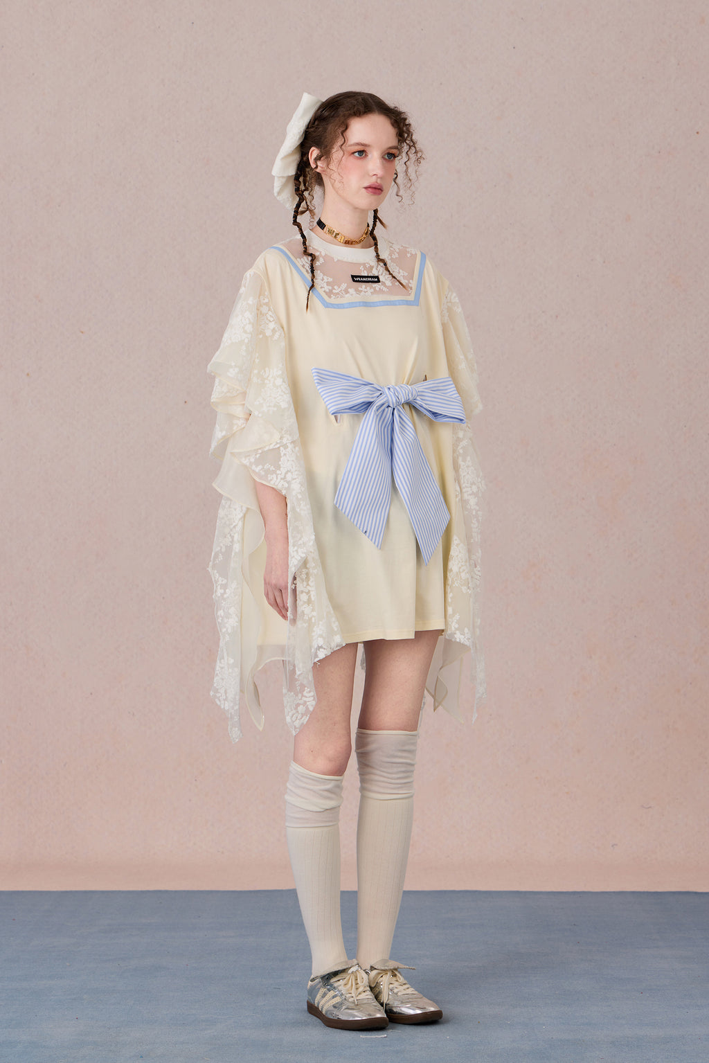 Relaxed fit cotton dress with lace insets along sleeves and back