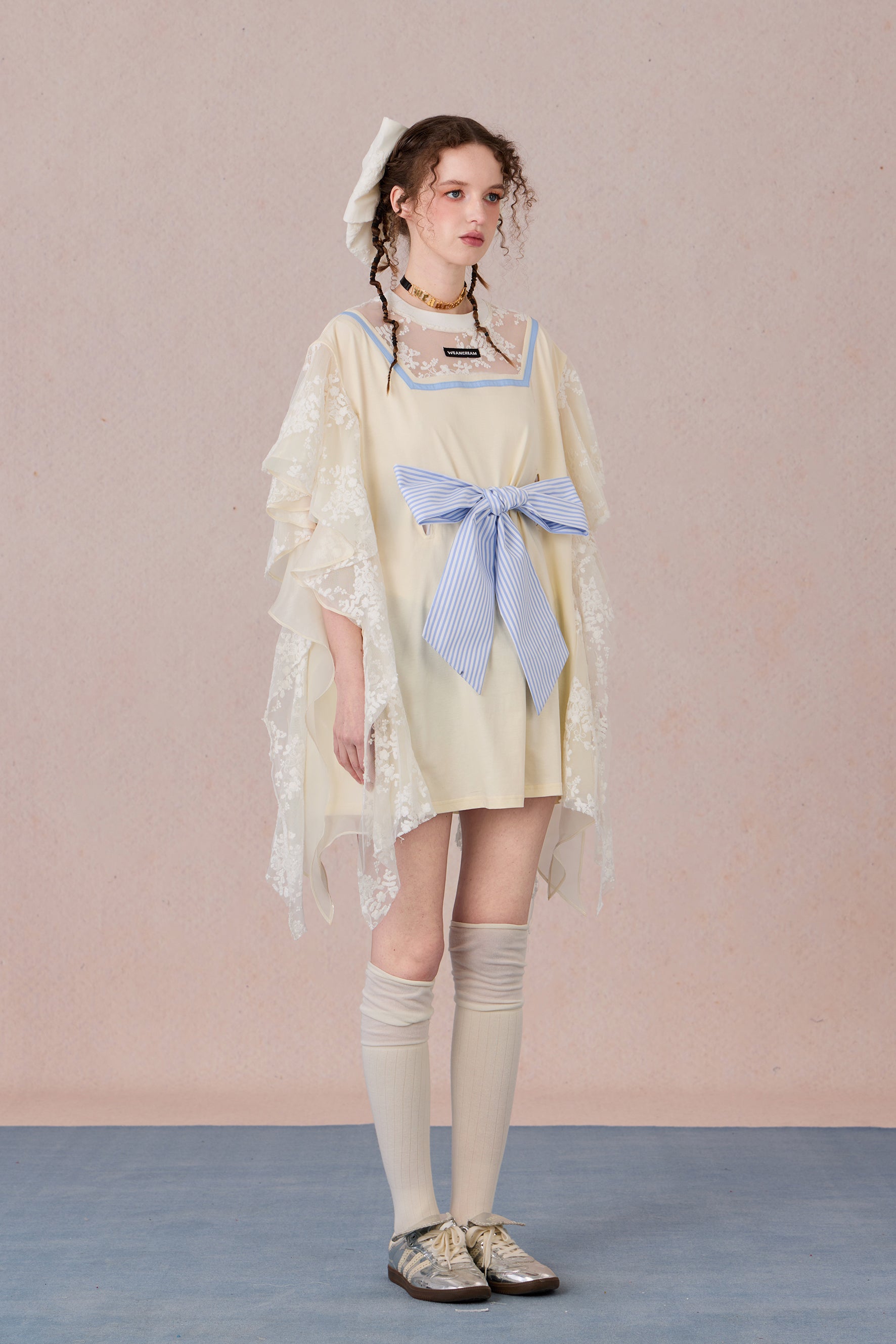 Relaxed fit cotton dress with lace insets along sleeves and back