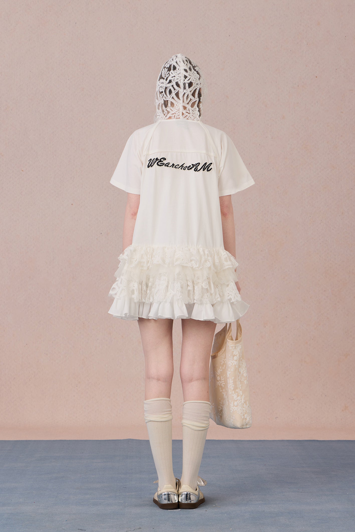 Loose-fit cotton summer dress with lace hood and appliqué