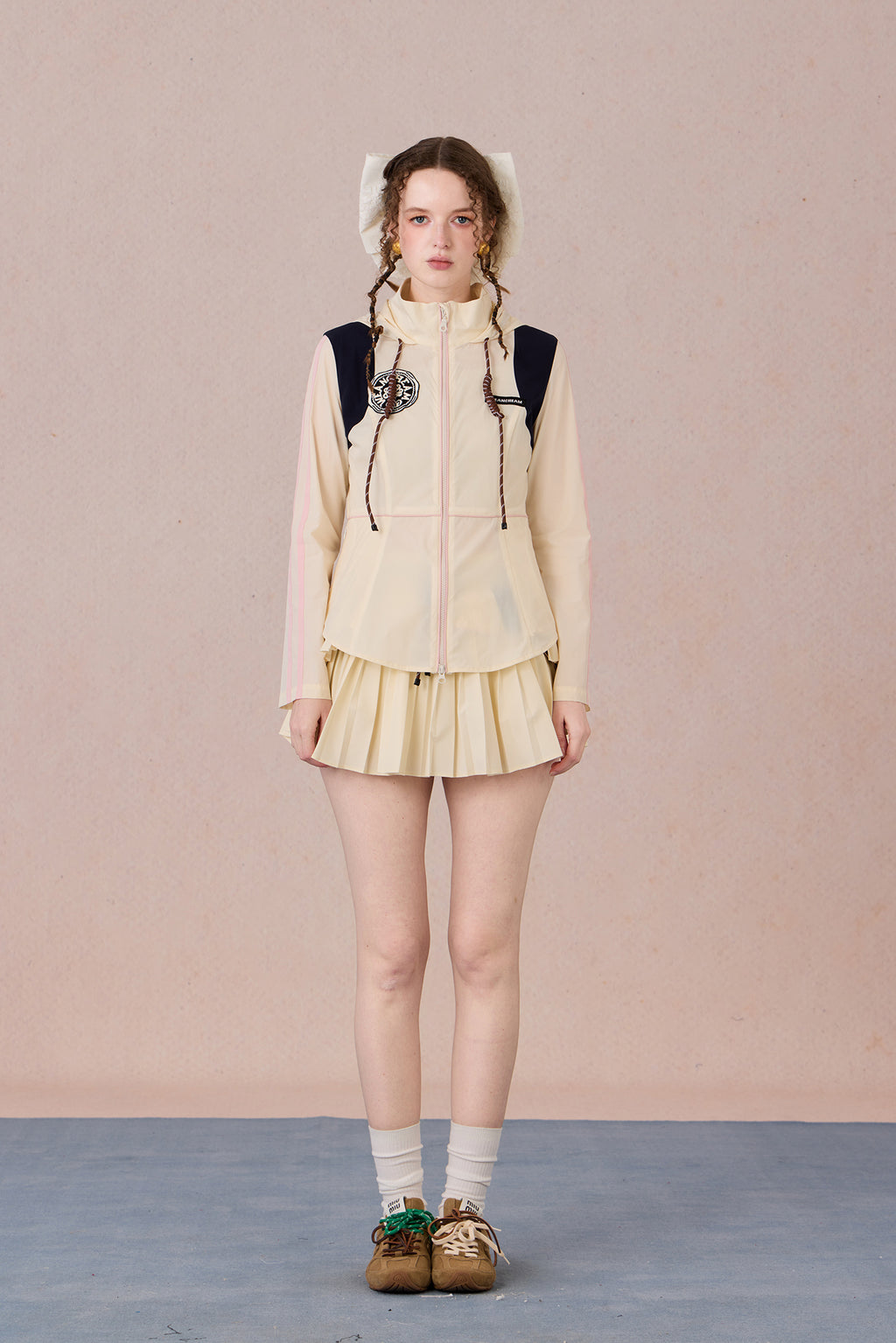 Urban lightweight sunwear jacket styled with pants