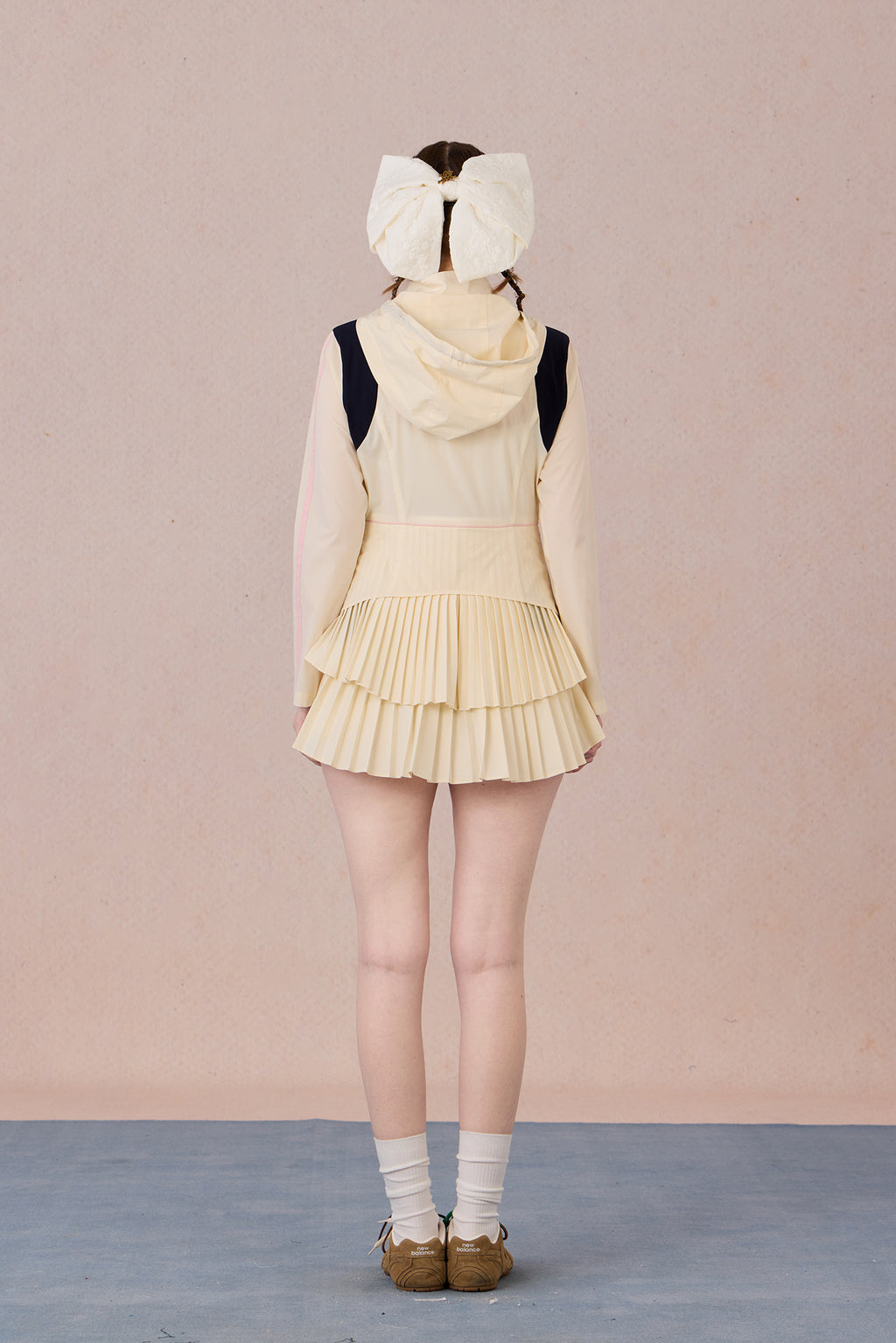  Functional hood design and shoulder contrast detail in quick-dry fabric