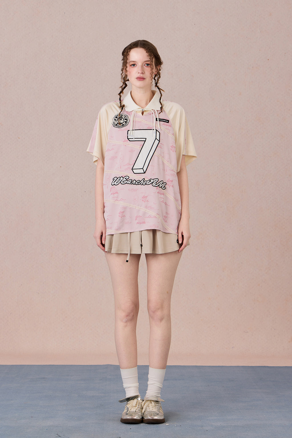  Relaxed-fit Chinese style athletic tee with color block sleeves