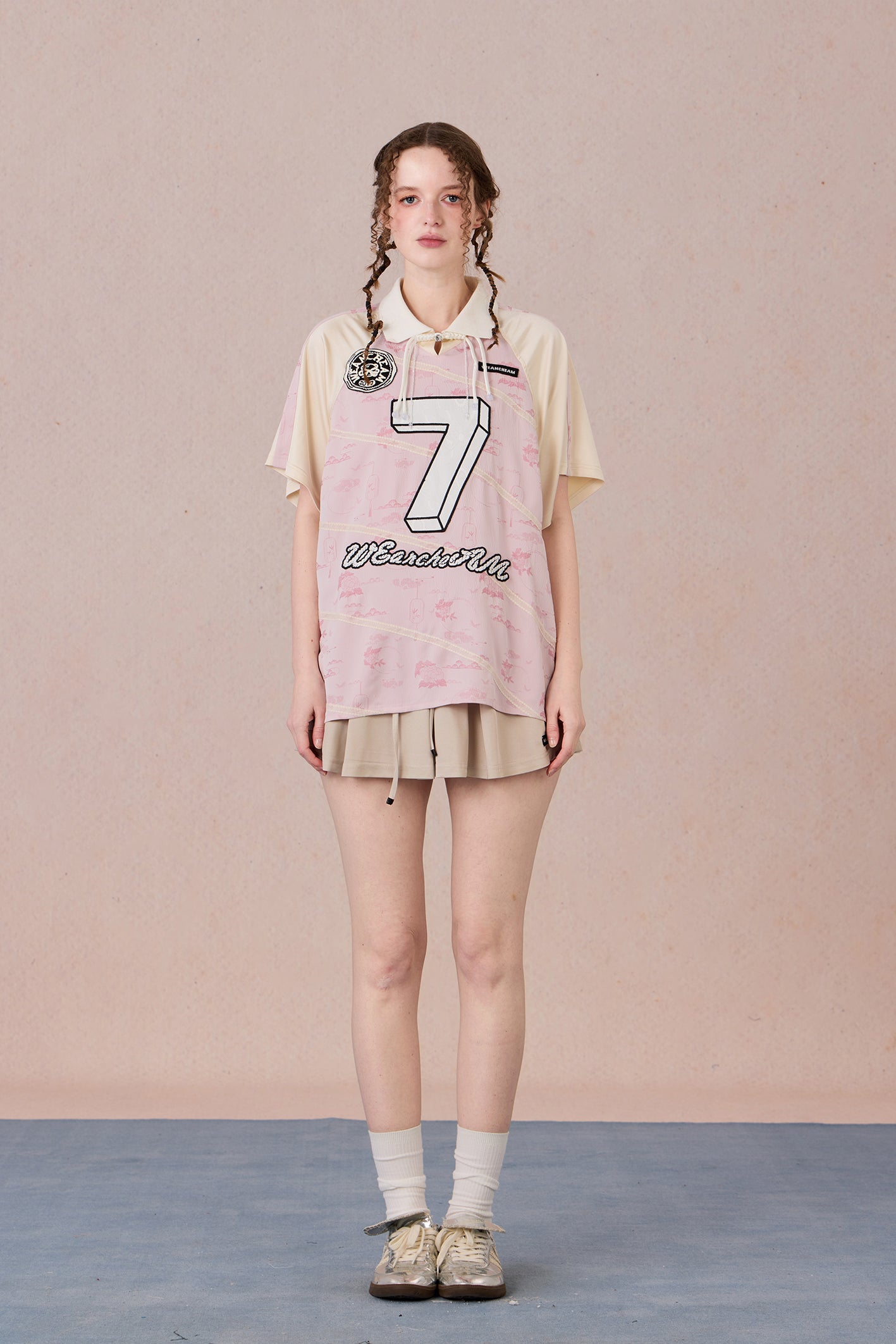 Relaxed-fit Chinese style athletic tee with color block sleeves