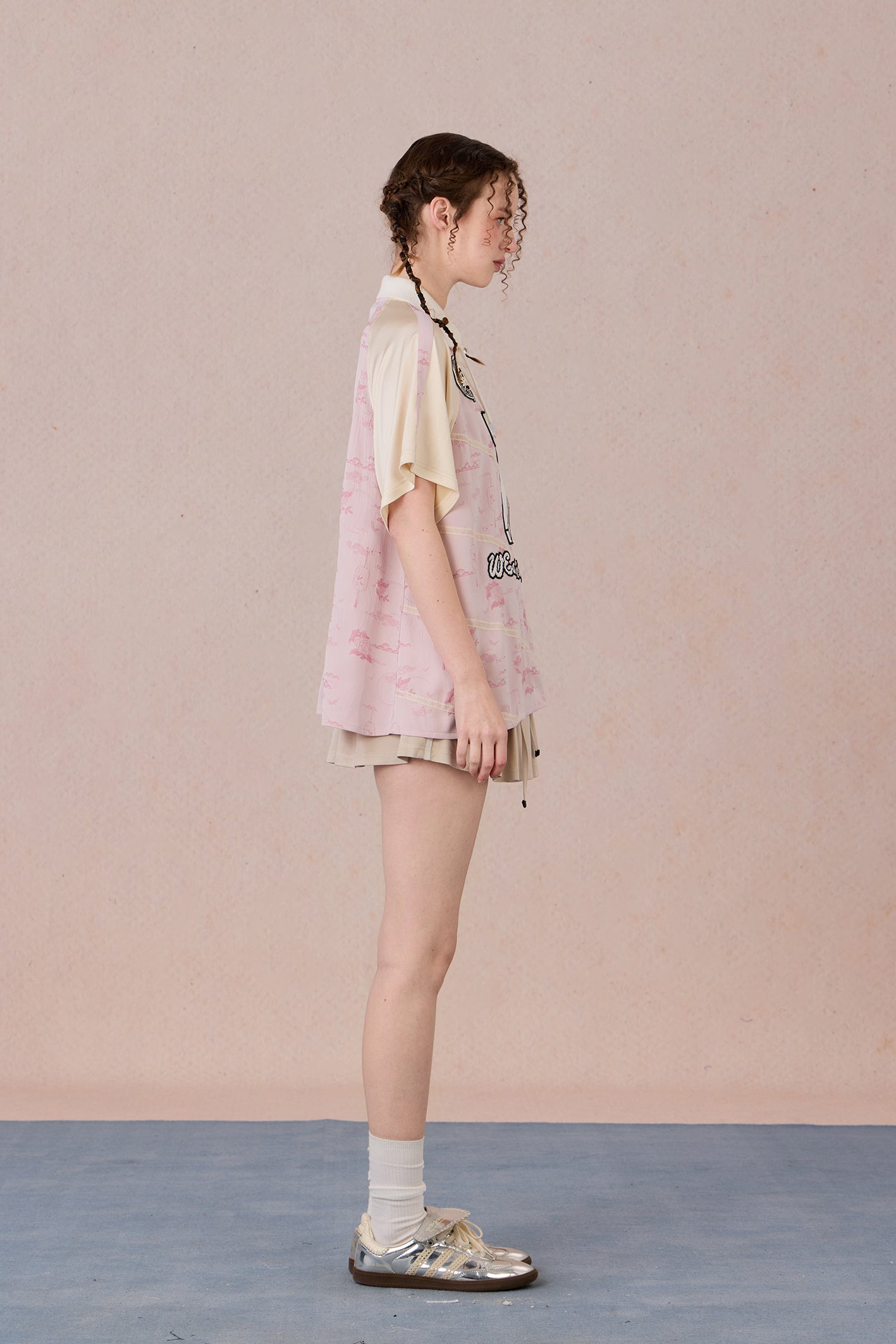 Relaxed-fit Chinese style athletic tee with color block sleeves