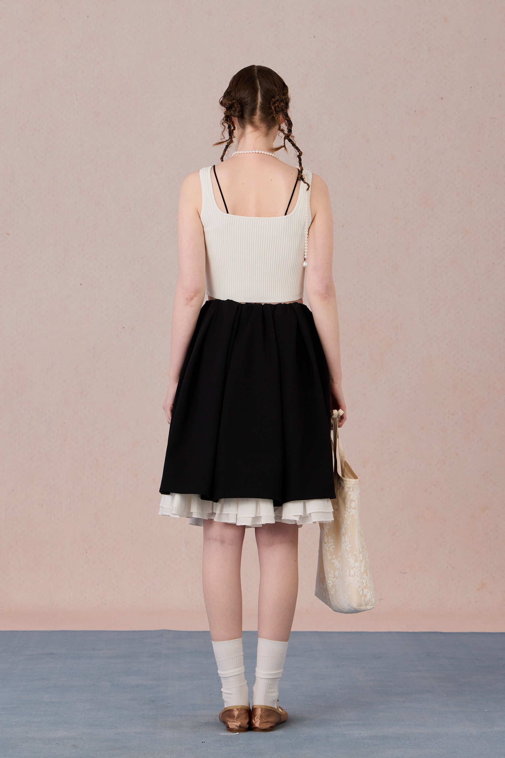  Slim-fit contrast tank with racer back and monochrome color block