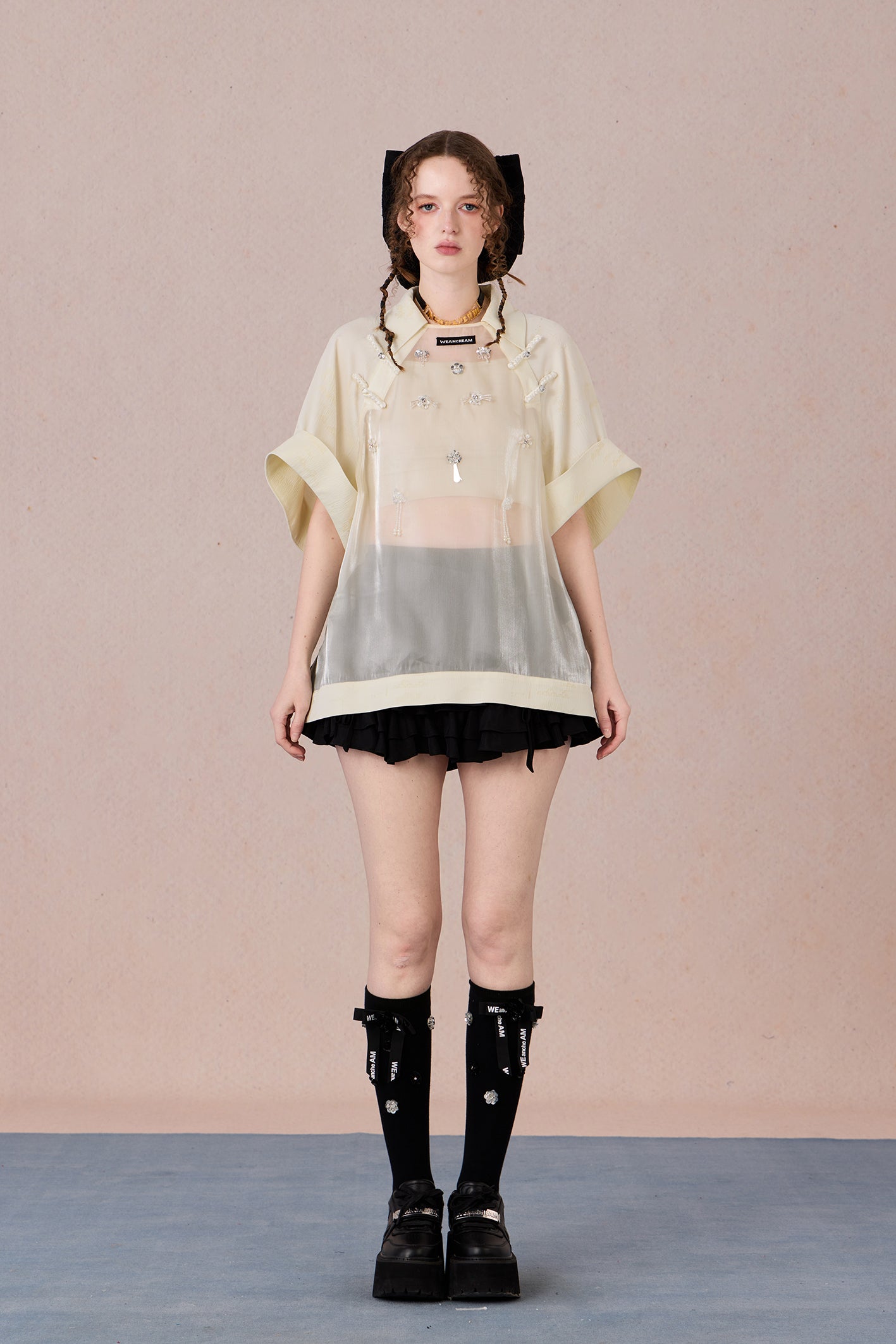  Loose-fit Chinese fashion top with modern color block sleeves