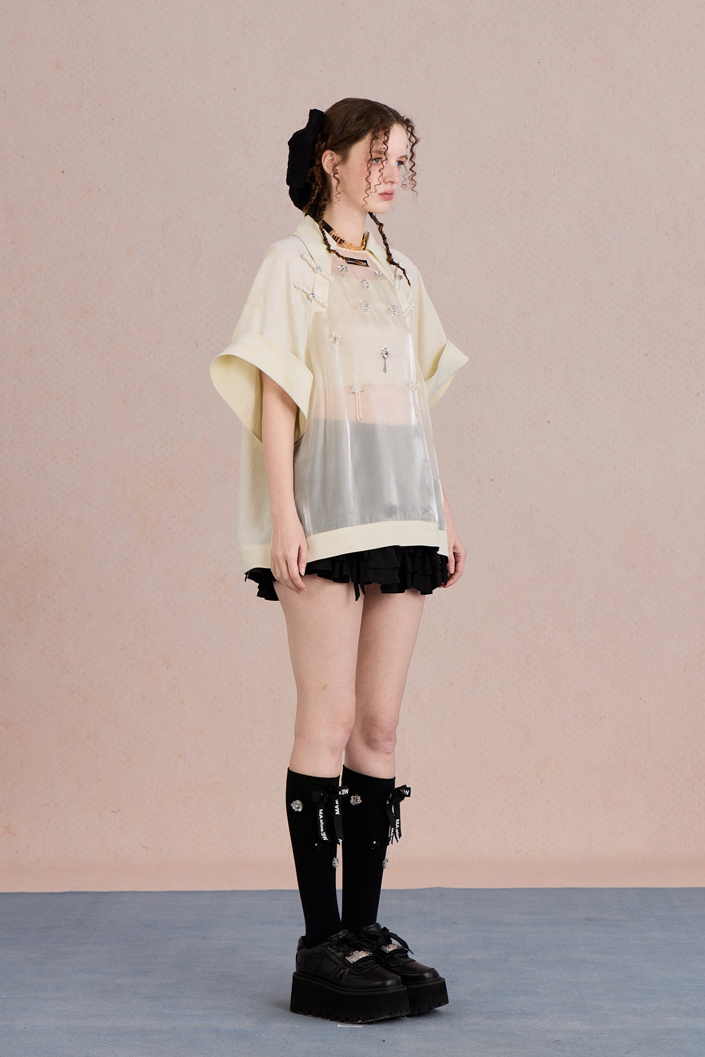  Loose-fit Chinese fashion top with modern color block sleeves
