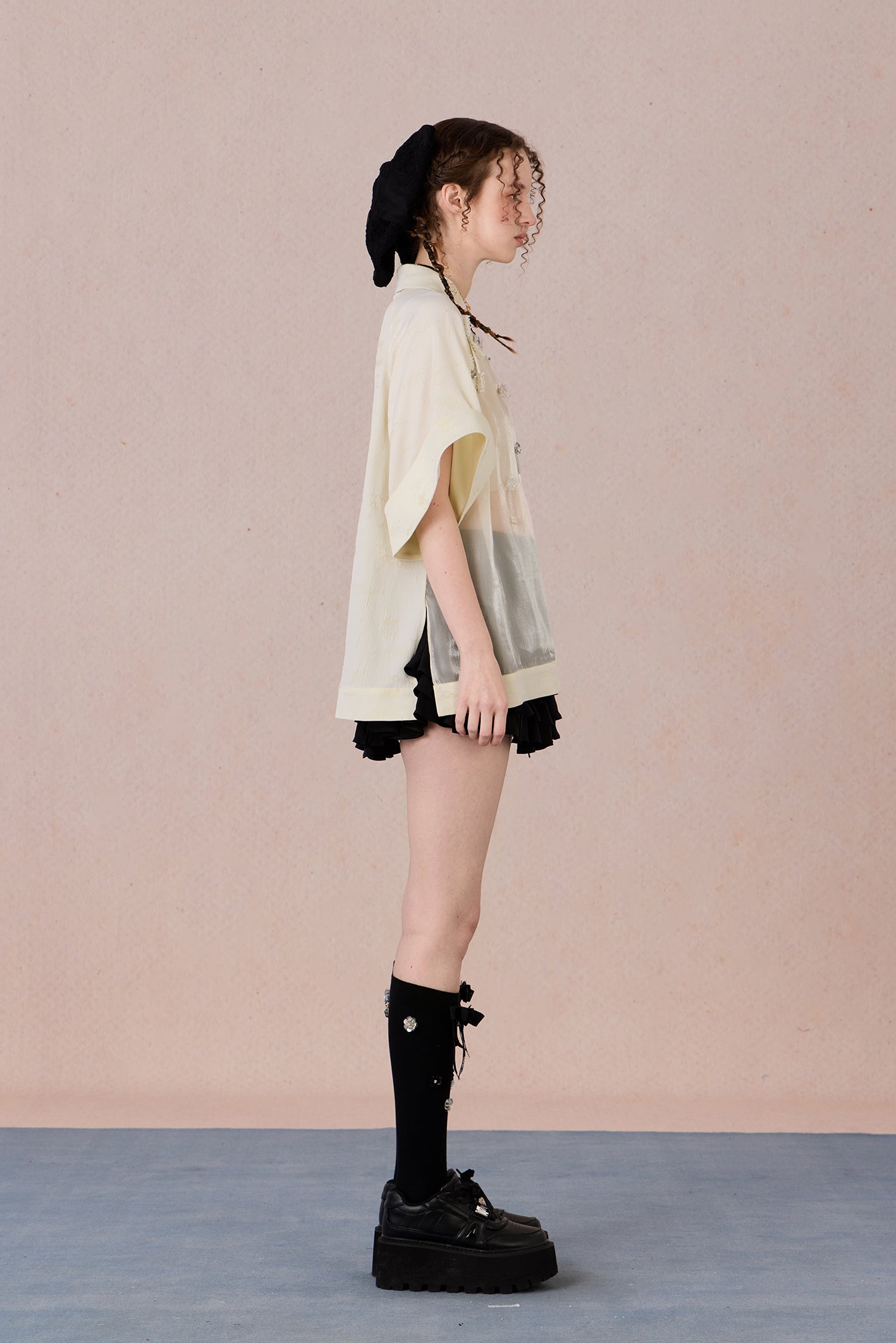  Loose-fit Chinese fashion top with modern color block sleeves