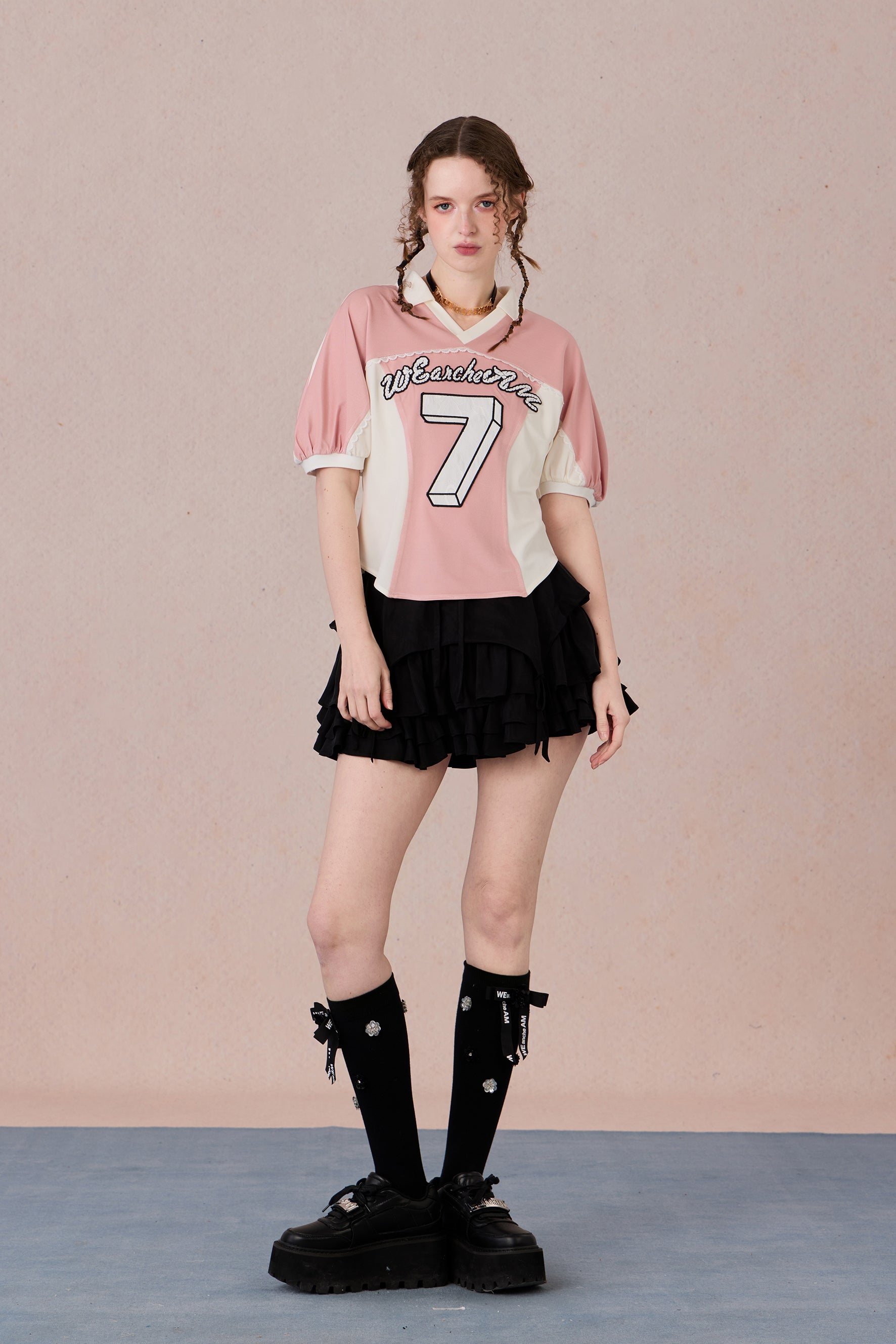  Athletic short top with minimalist contrast design