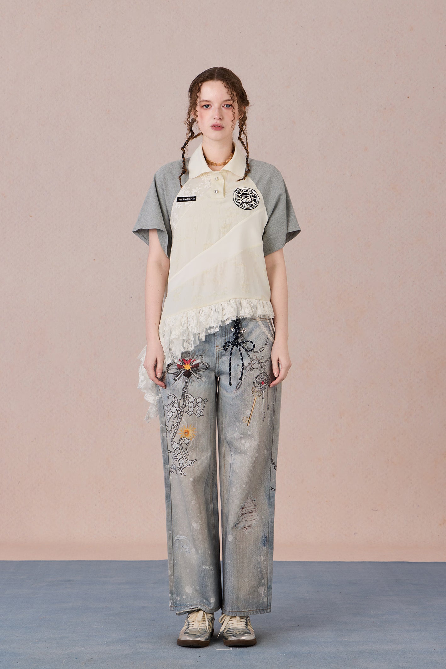  Loose-fit oriental top with ruffled hem and gyroscopic panels