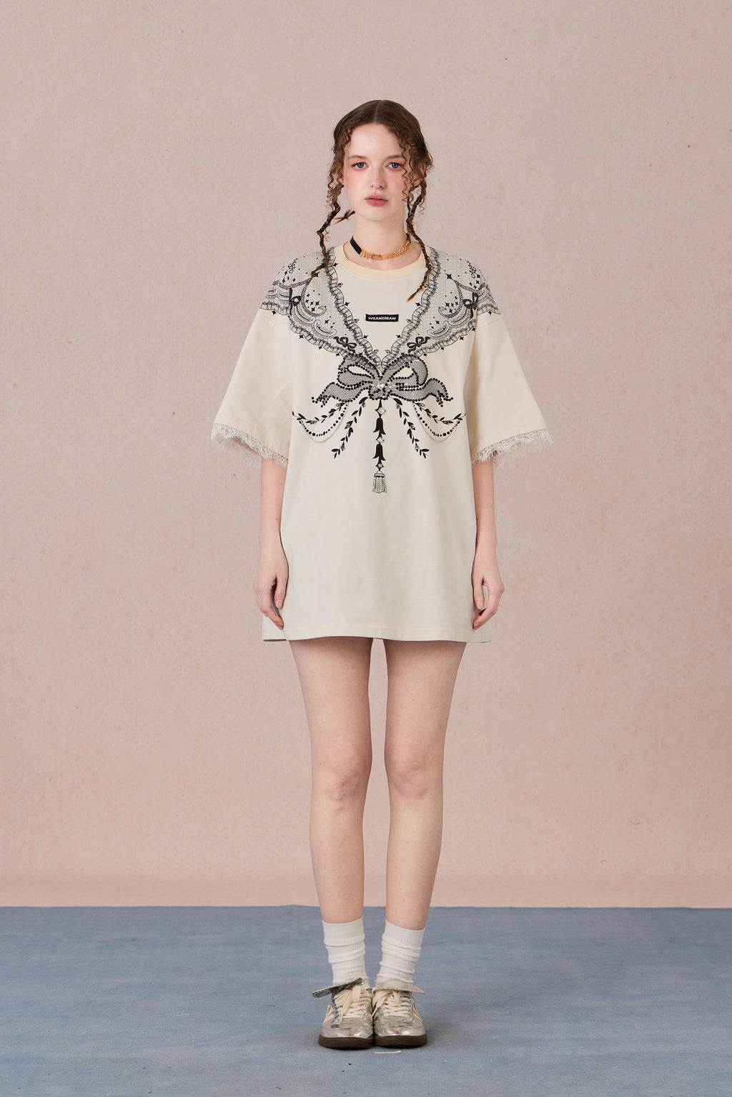 Lace printed rhinestone T-shirt with hand-sewn beadwork – WEANCHEAM