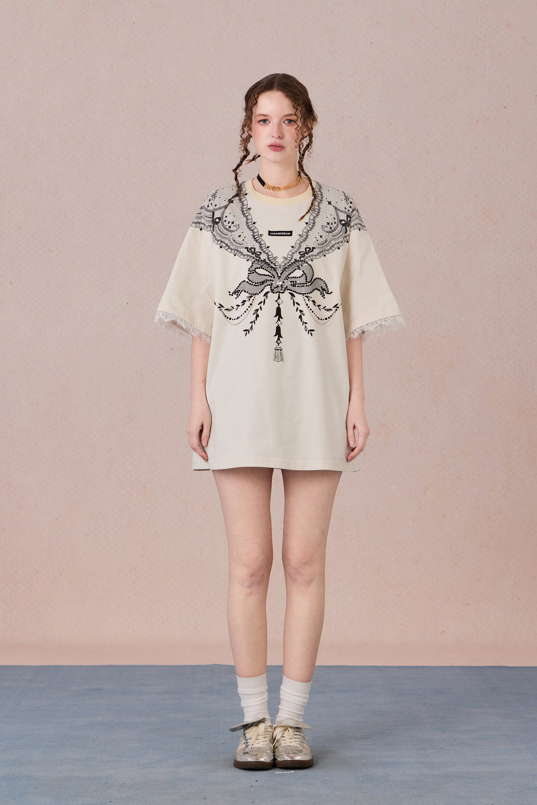 Lace printed rhinestone T-shirt with hand-sewn beadwork – WEANCHEAM