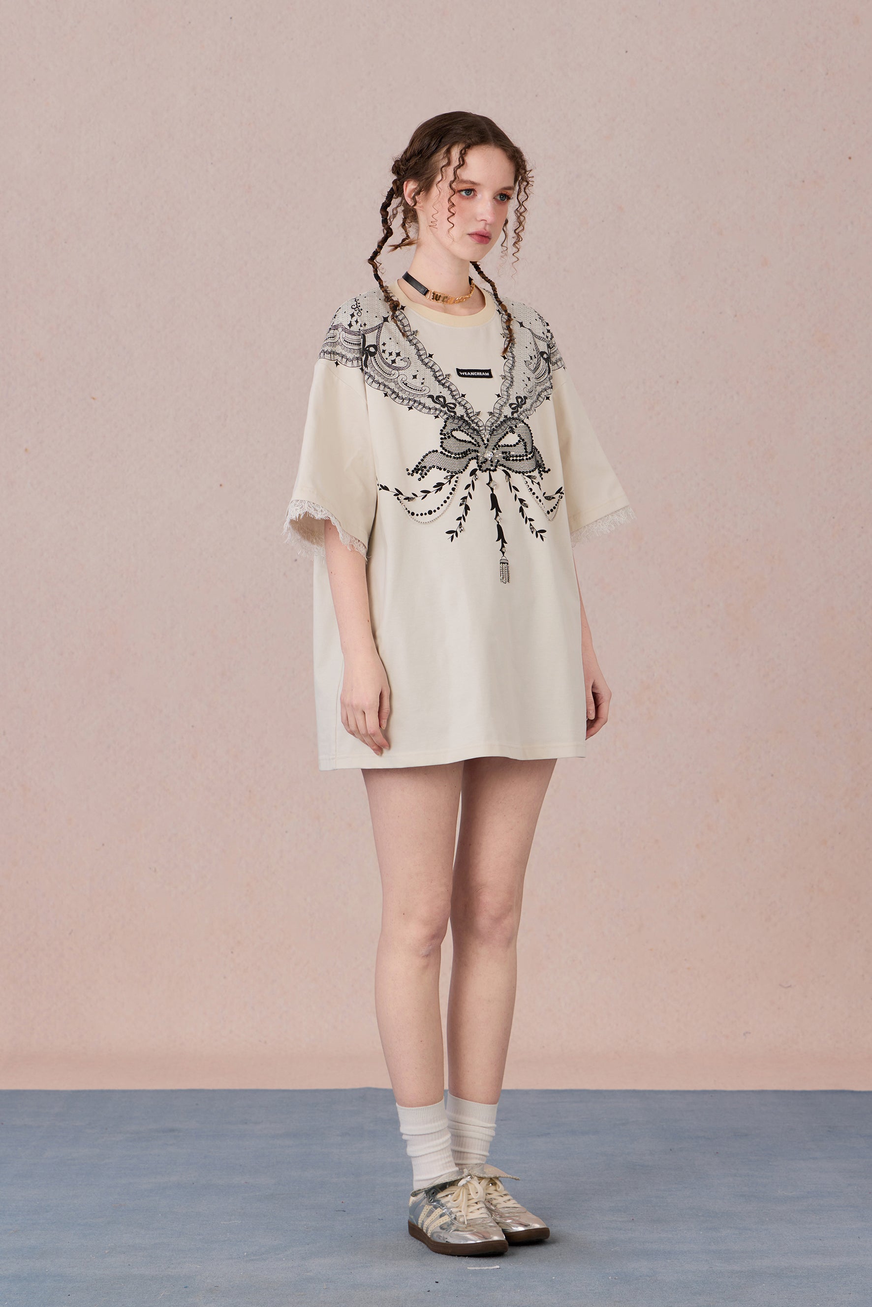 Lace printed rhinestone T-shirt with hand-sewn beadwork – WEANCHEAM