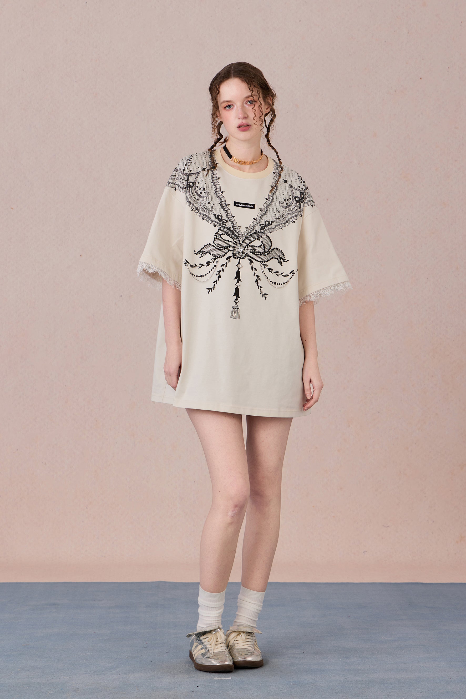 Lace printed rhinestone T-shirt with hand-sewn beadwork – WEANCHEAM