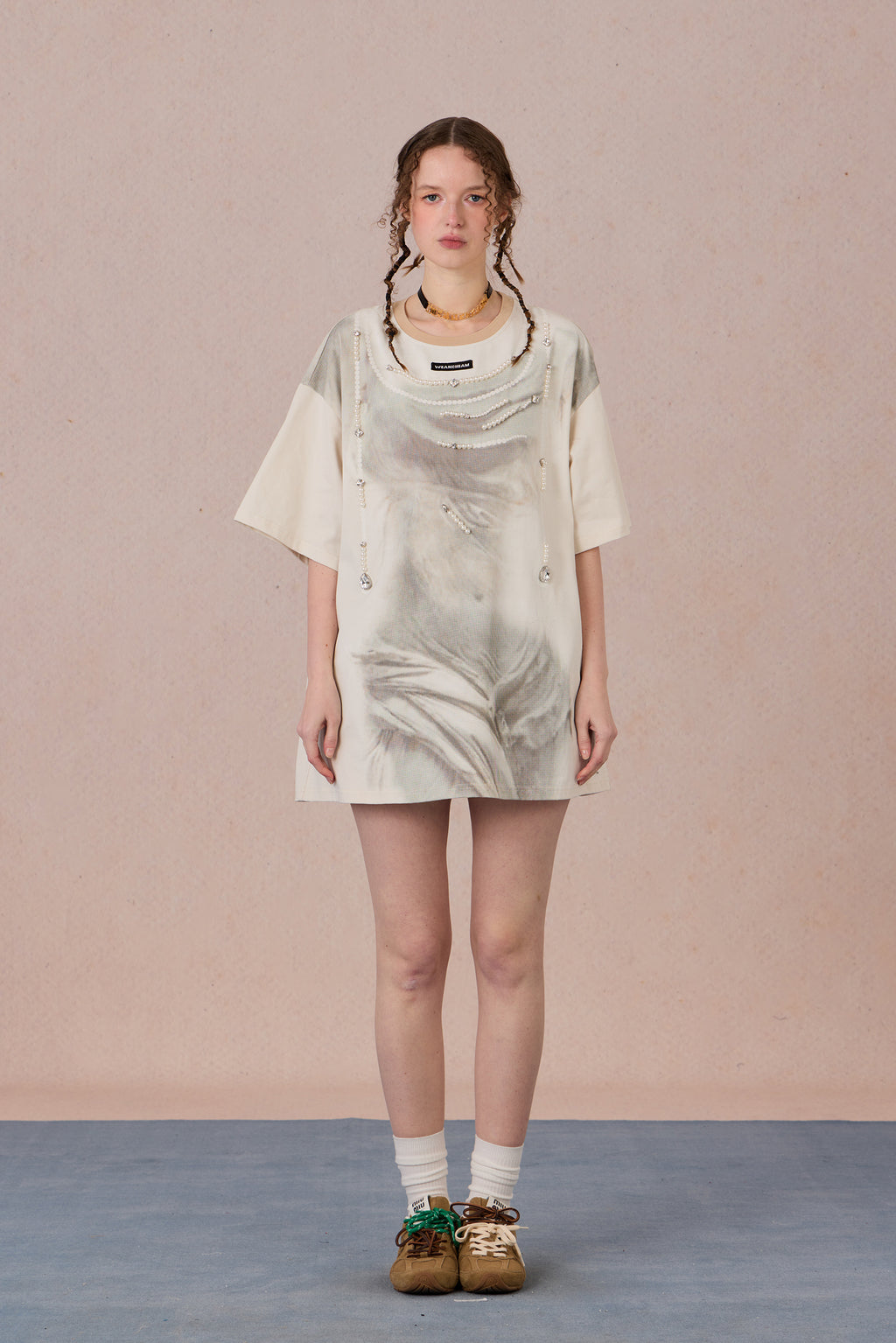 Feminine art print graphic T-shirt styled for summer – WEANCHEAM