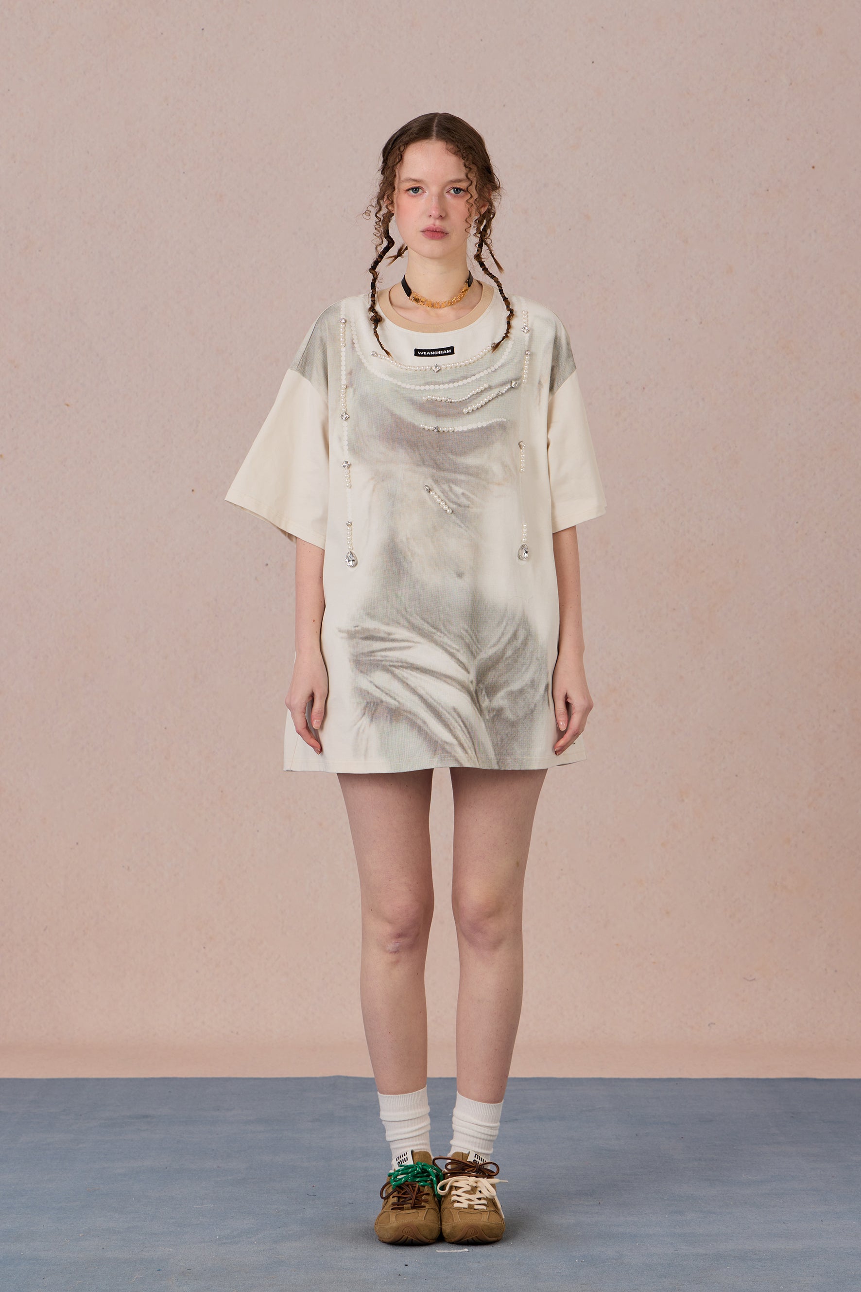 Feminine art print graphic T-shirt styled for summer – WEANCHEAM