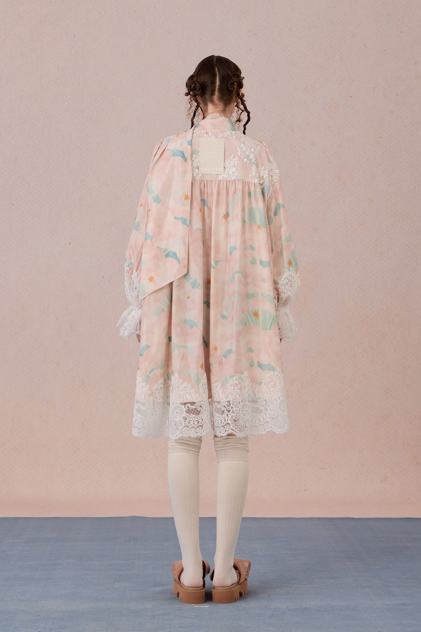 Model wearing V-neck gradient cotton dress with lace trim – WEANCHEAM