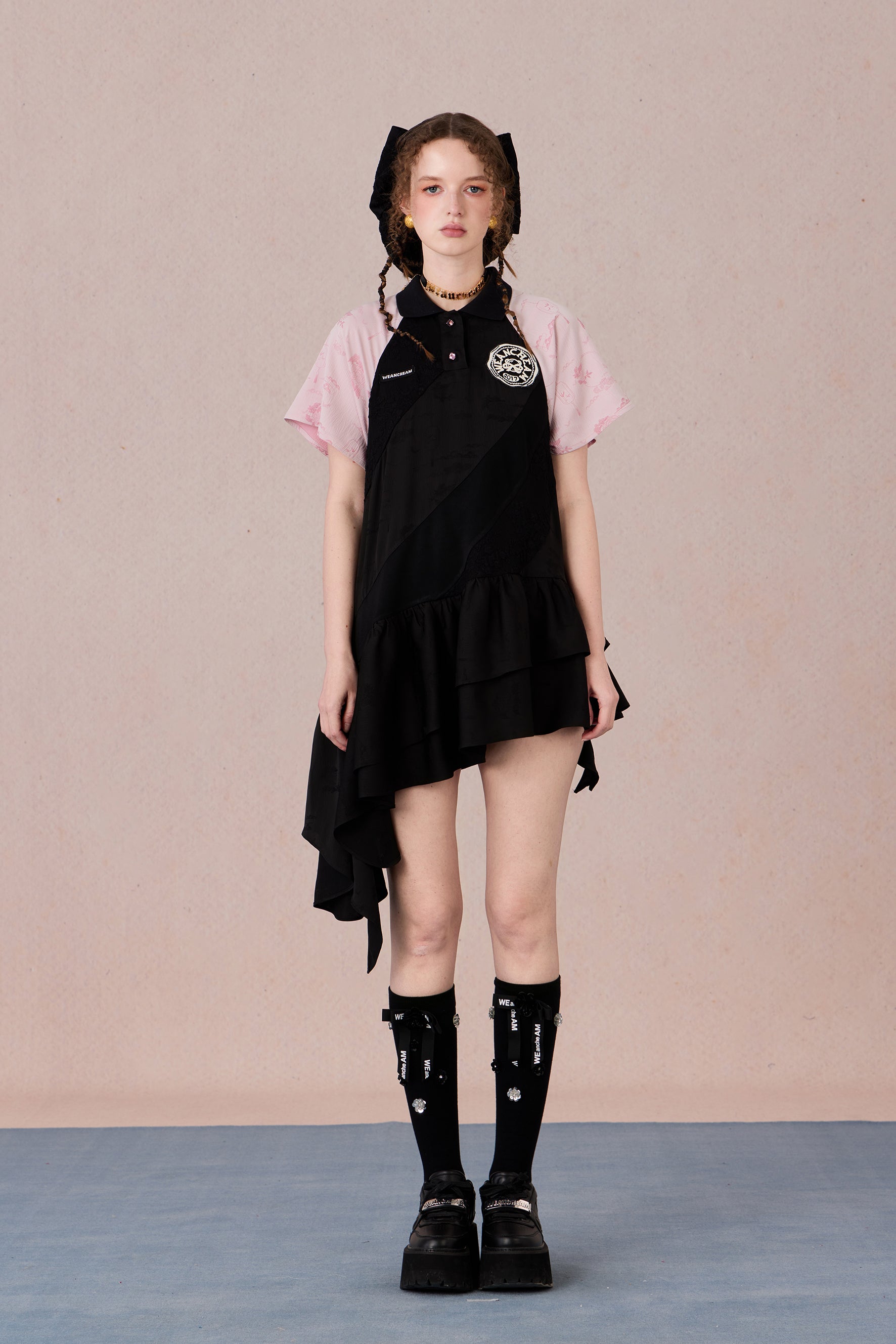 Model wearing loose-fit polo dress with layered spiral hem and embroidery – WEANCHEAM