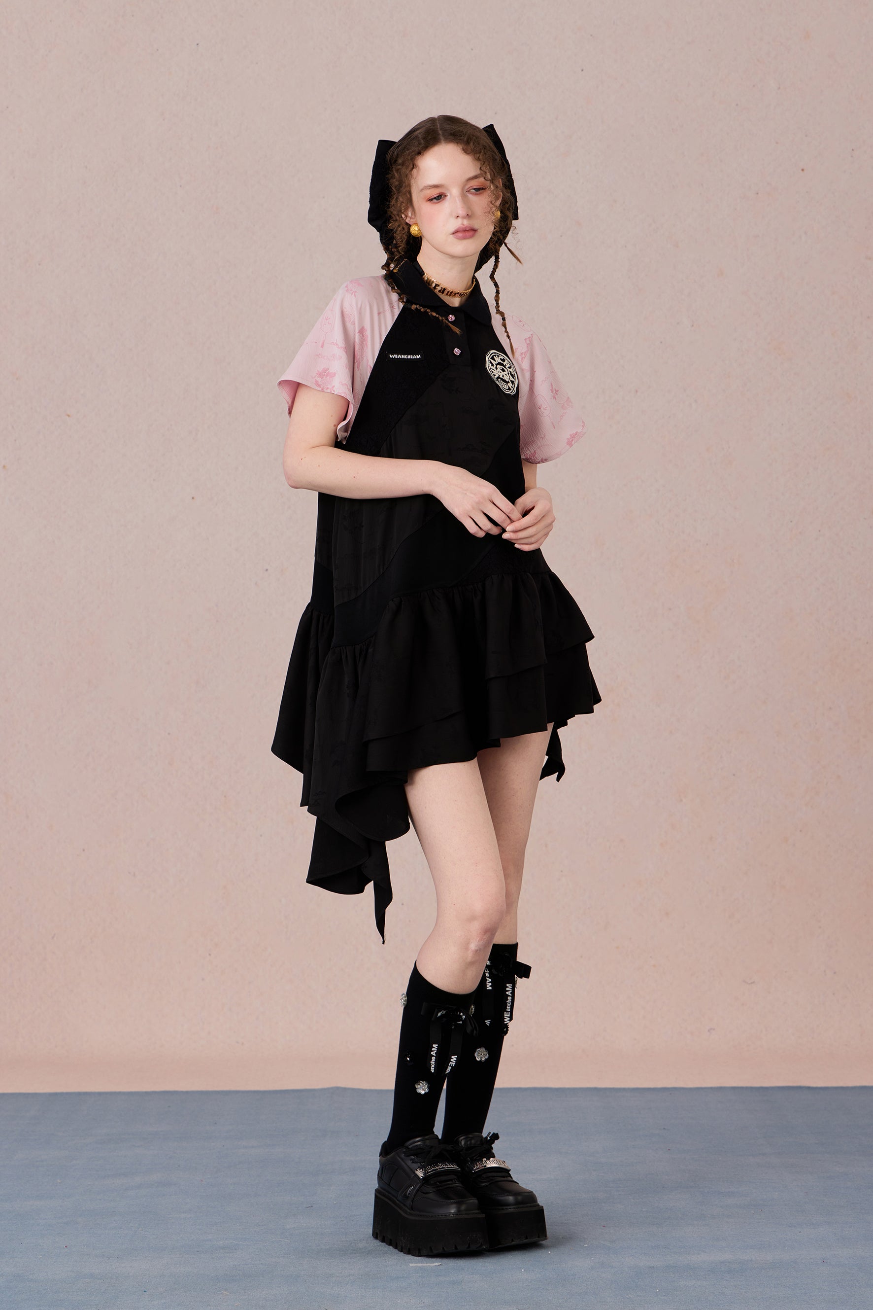 Model wearing loose-fit polo dress with layered spiral hem and embroidery – WEANCHEAM