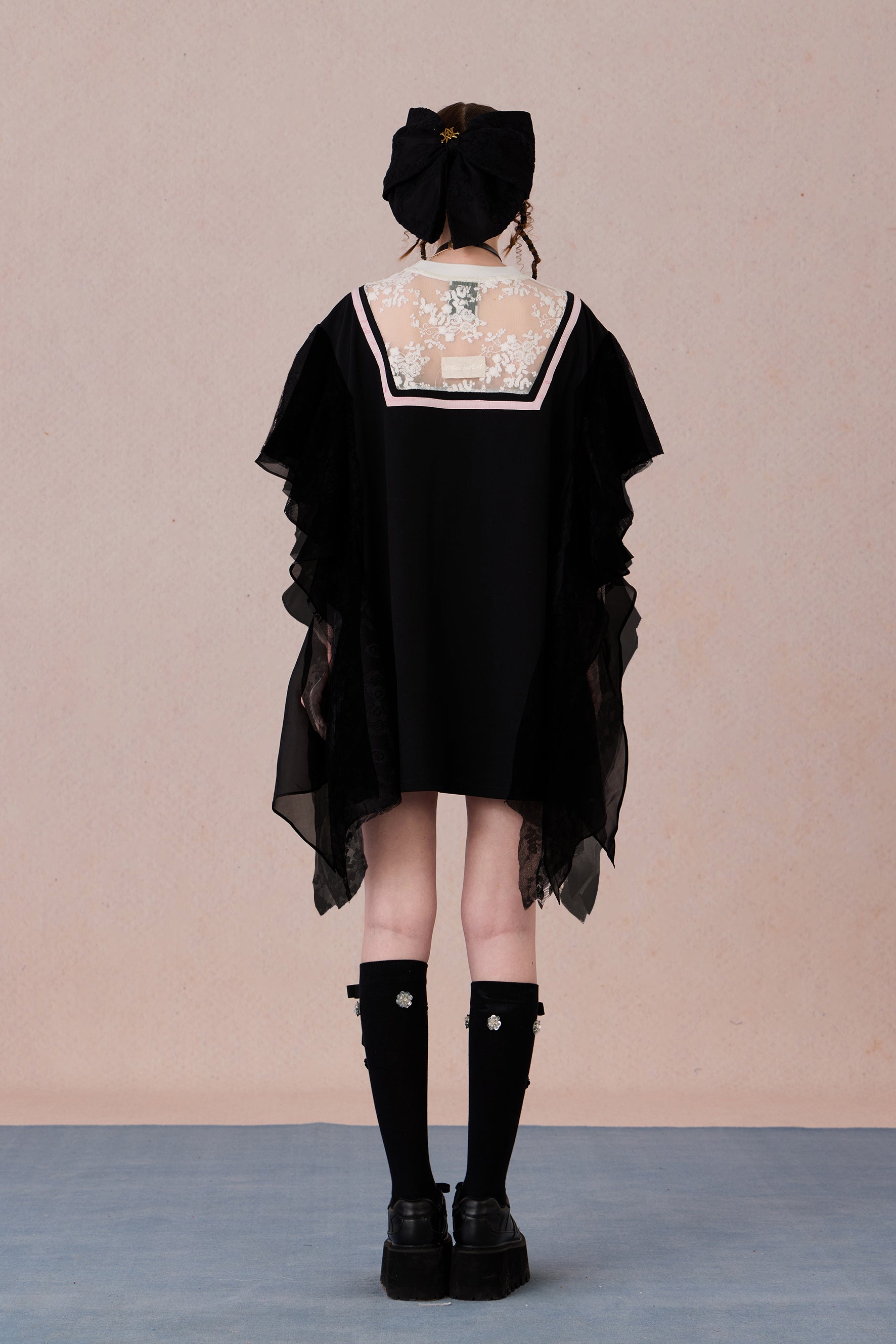 Relaxed fit cotton dress with lace insets along sleeves and back