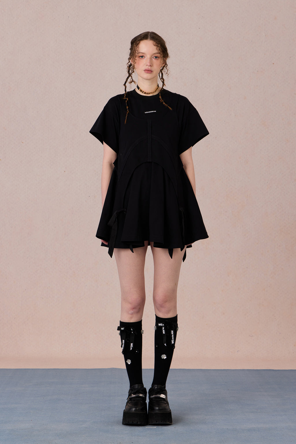 Casual cotton day dress with flattering bow waist and loose fit