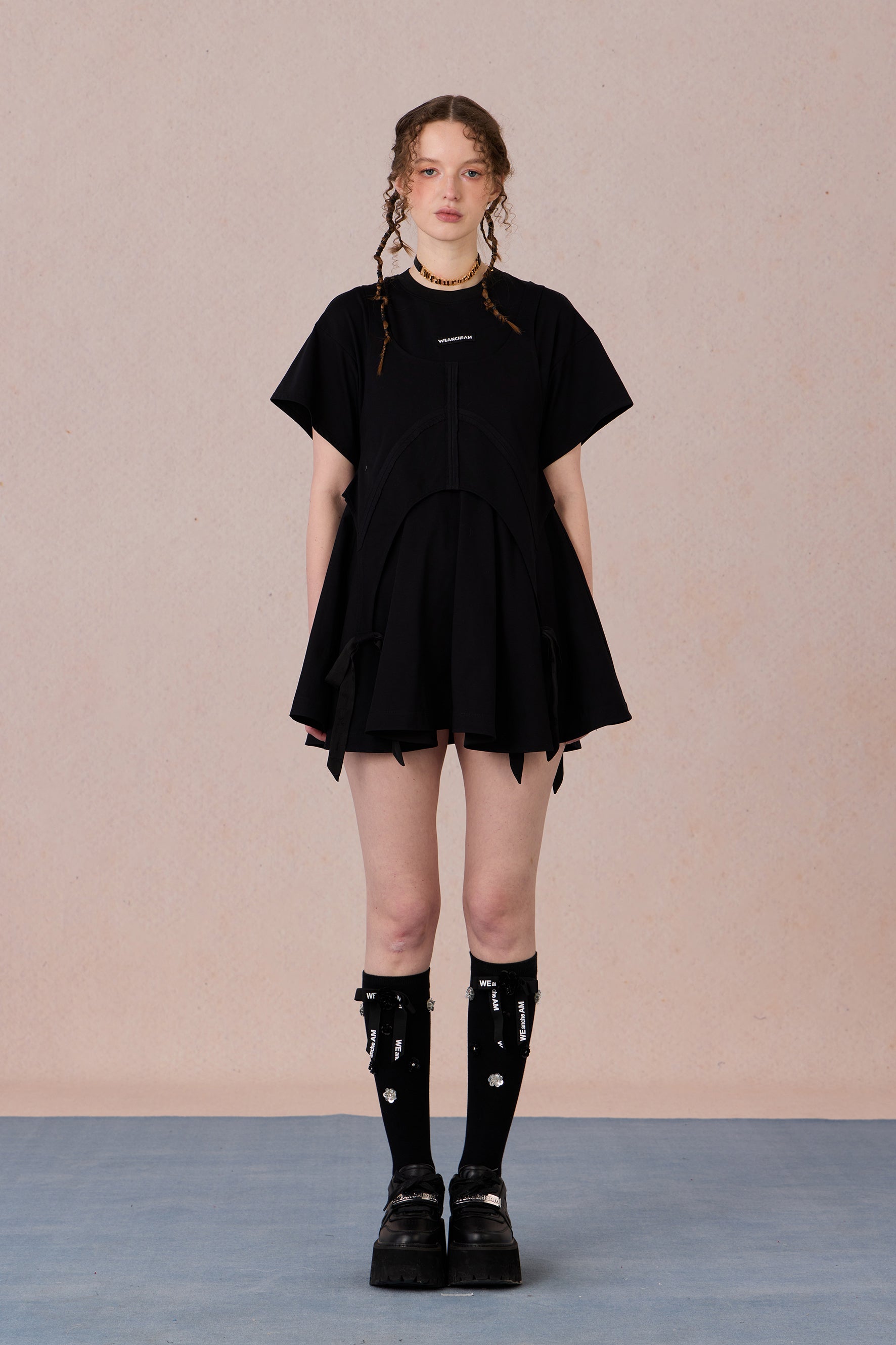 Casual cotton day dress with flattering bow waist and loose fit