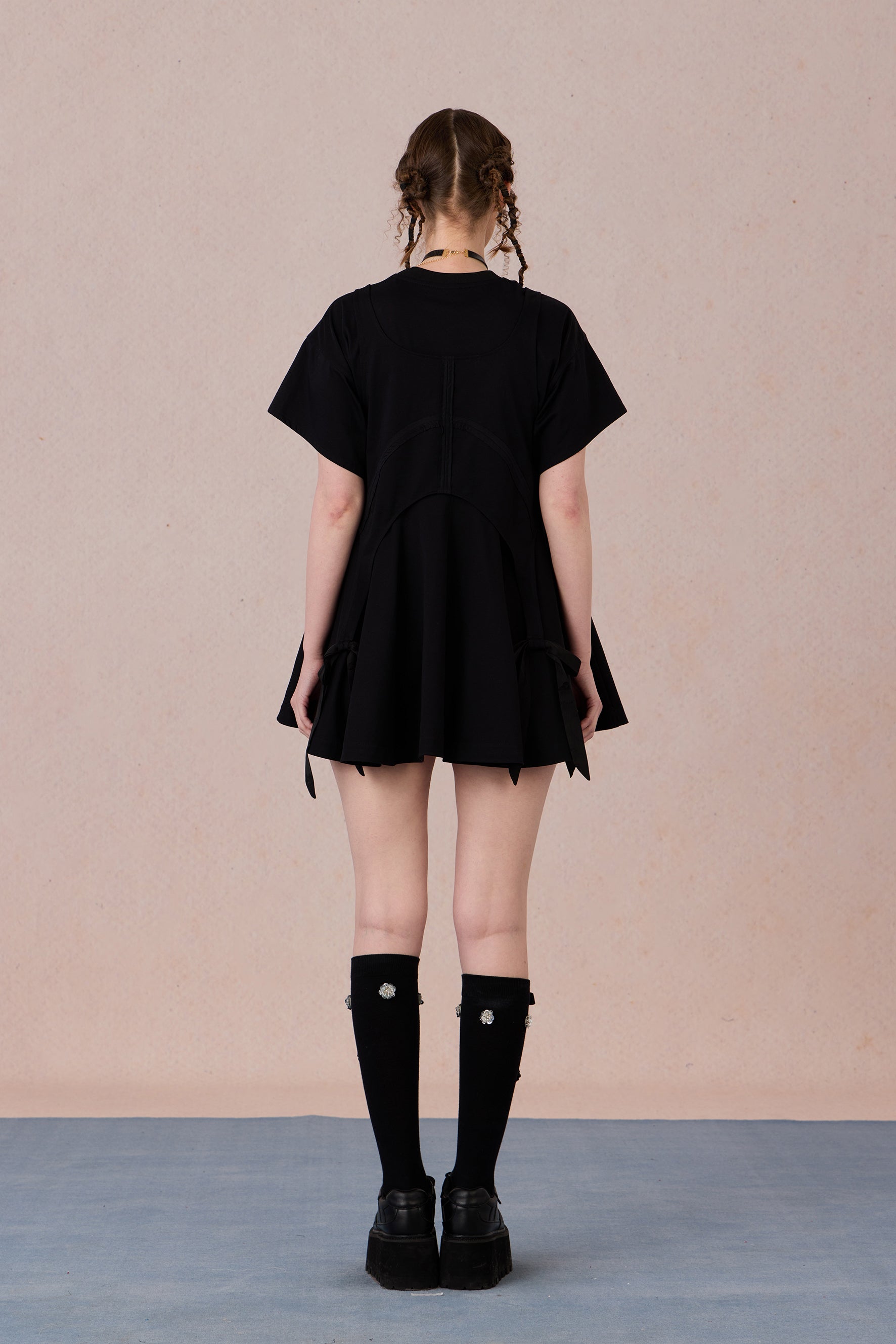 Casual cotton day dress with flattering bow waist and loose fit