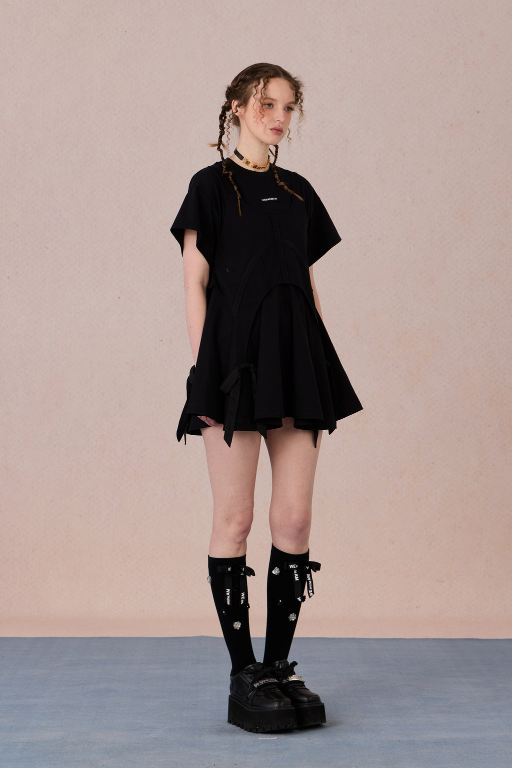 Casual cotton day dress with flattering bow waist and loose fit