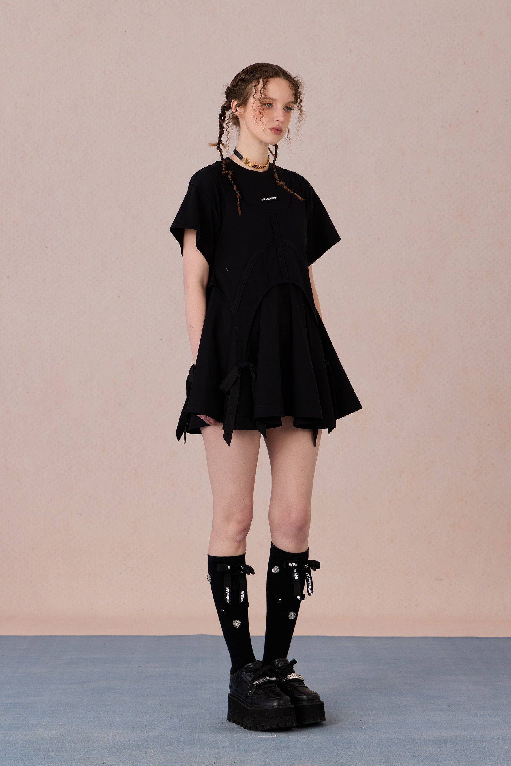 Casual cotton day dress with flattering bow waist and loose fit