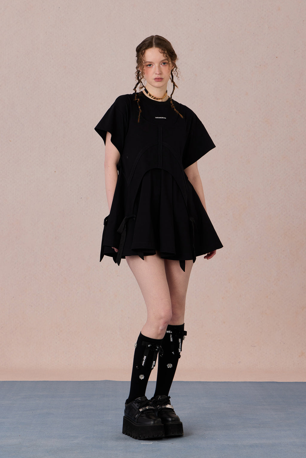 Casual cotton day dress with flattering bow waist and loose fit
