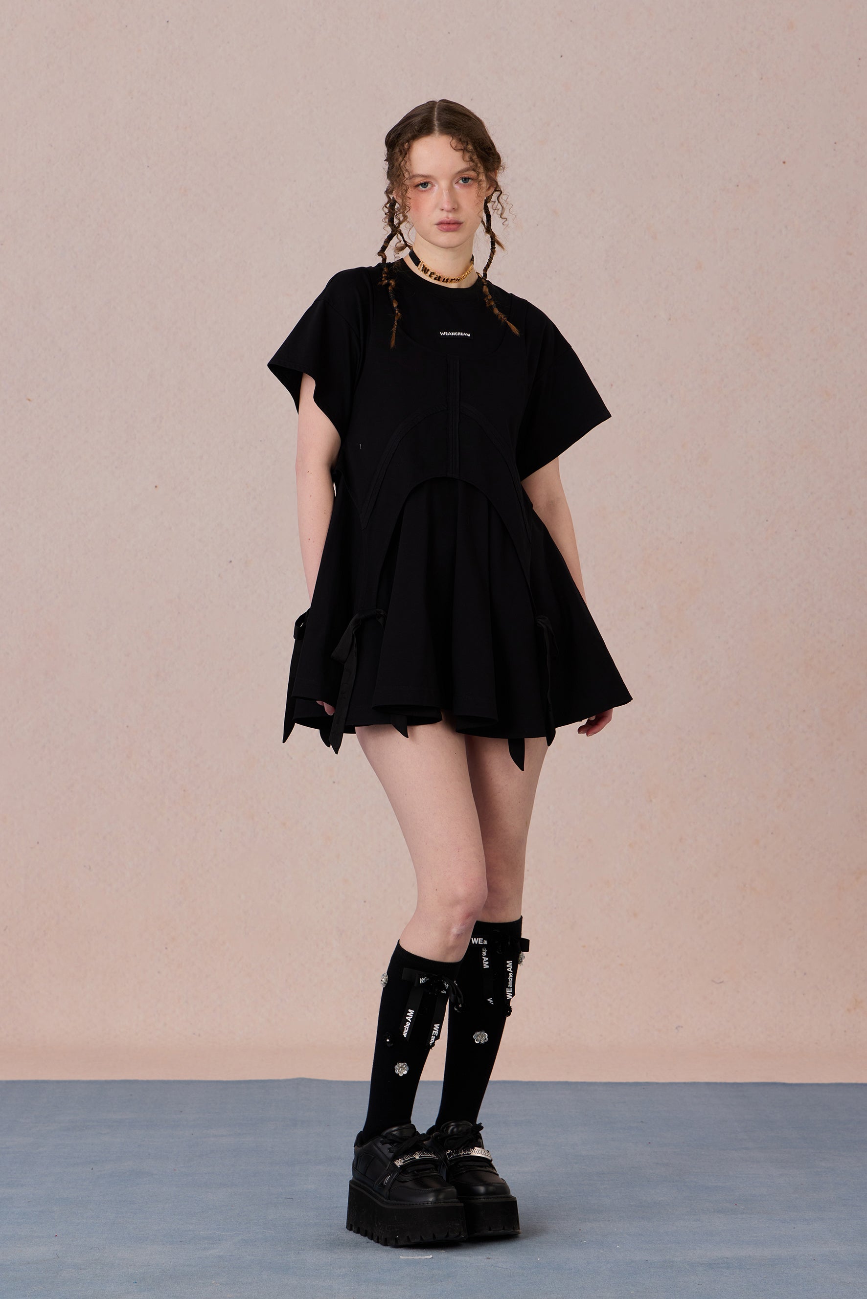 Casual cotton day dress with flattering bow waist and loose fit
