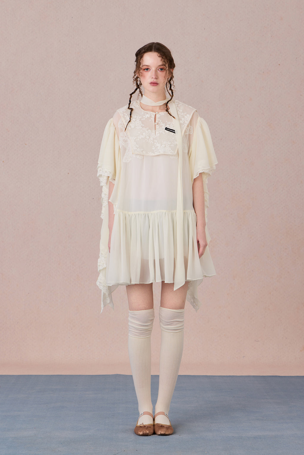 Model wearing layered chiffon dress with lace collage and short sleeves – WEANCHEAM