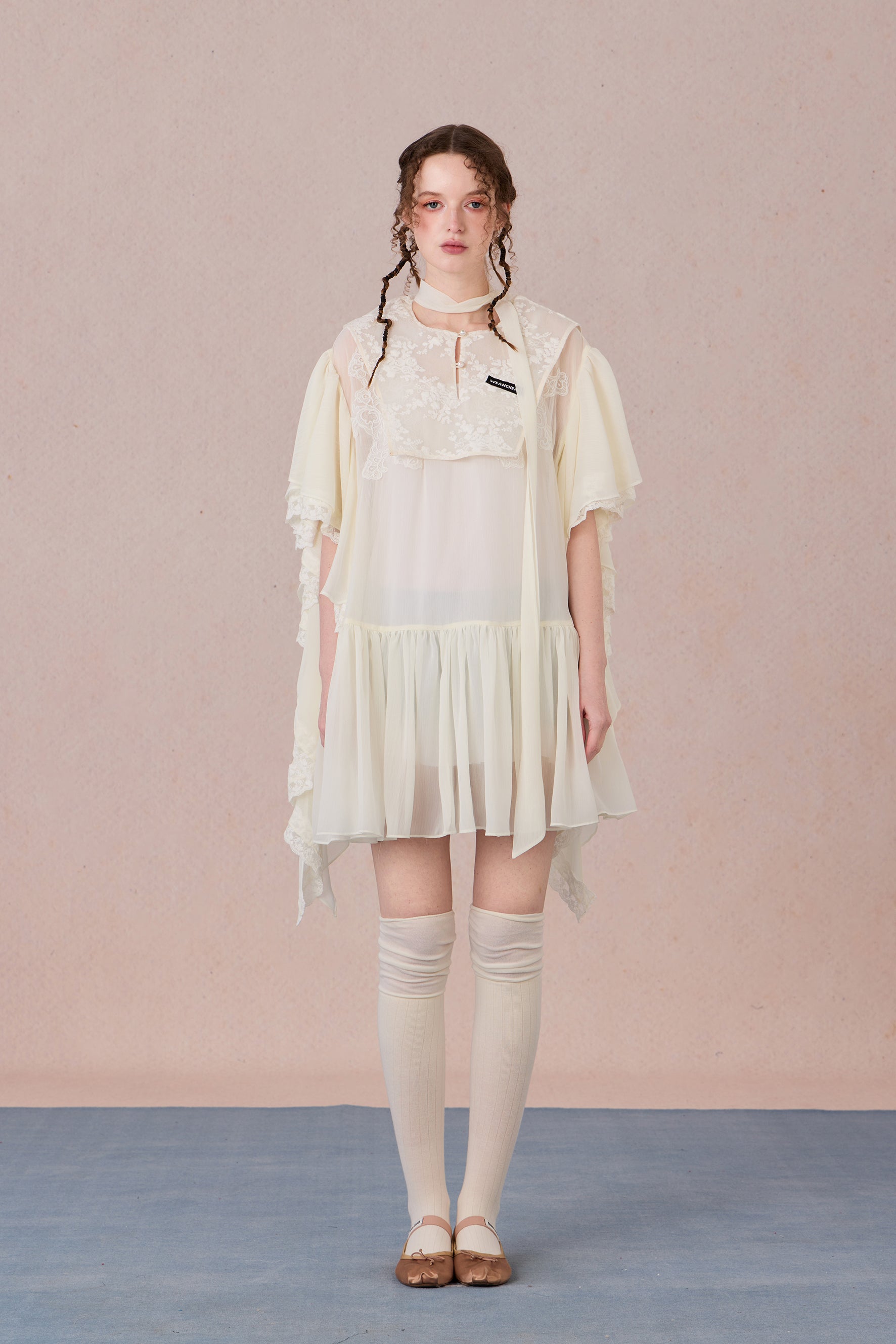 Model wearing layered chiffon dress with lace collage and short sleeves – WEANCHEAM