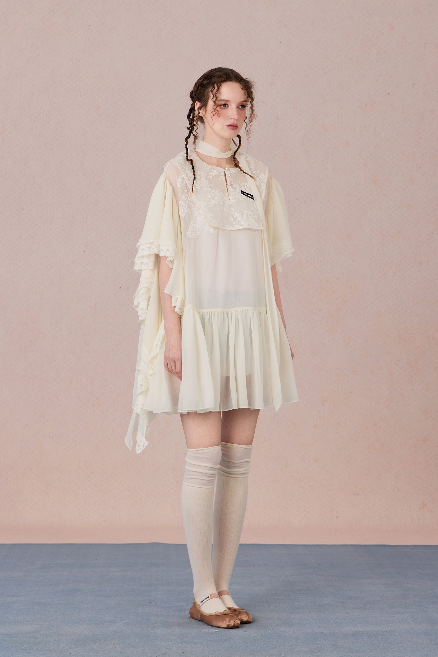 Model wearing layered chiffon dress with lace collage and short sleeves – WEANCHEAM
