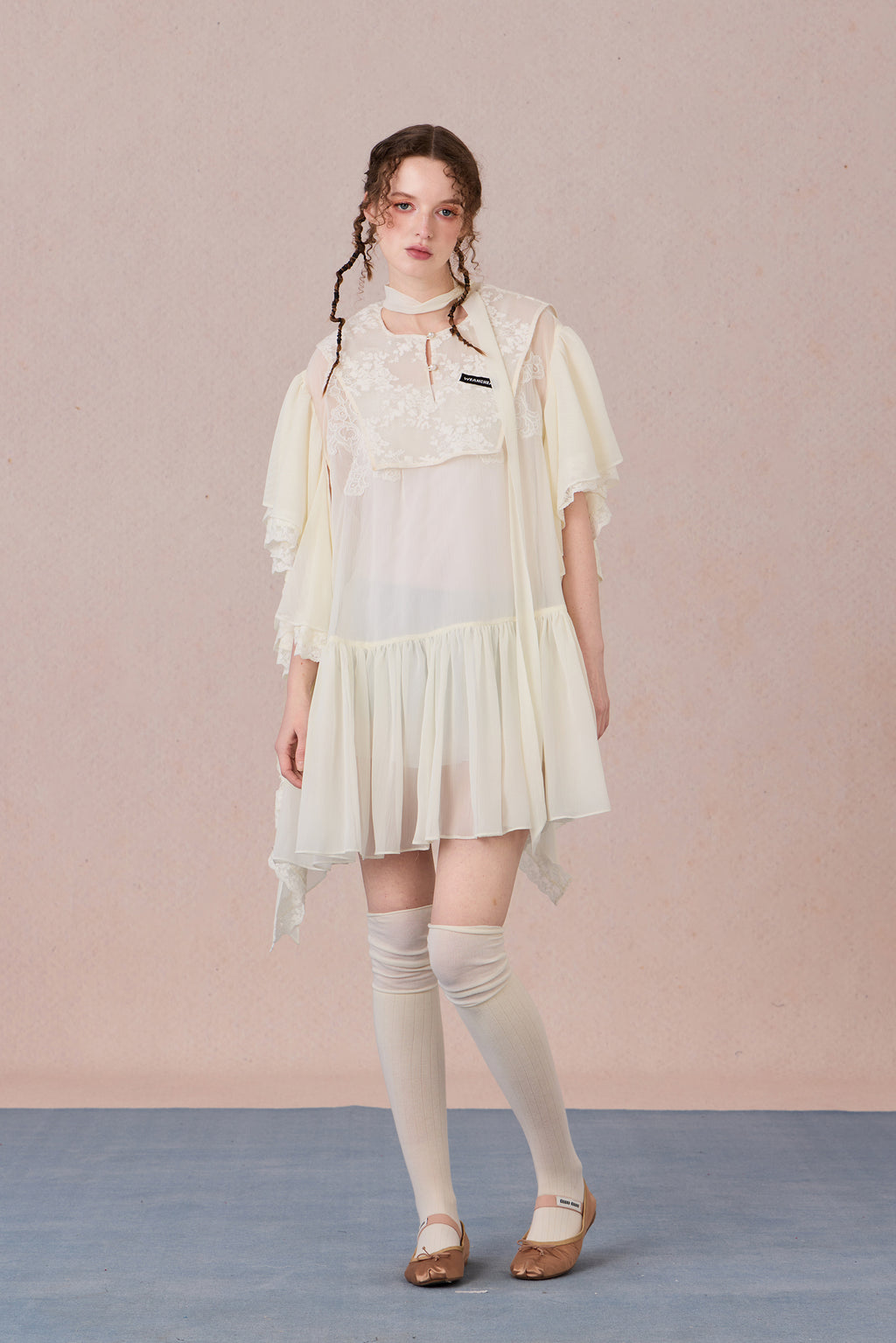 Model wearing layered chiffon dress with lace collage and short sleeves – WEANCHEAM